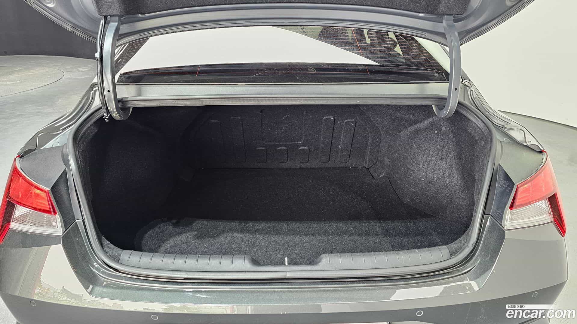 AVANTE Hyundai 2021.11-OPTION-024