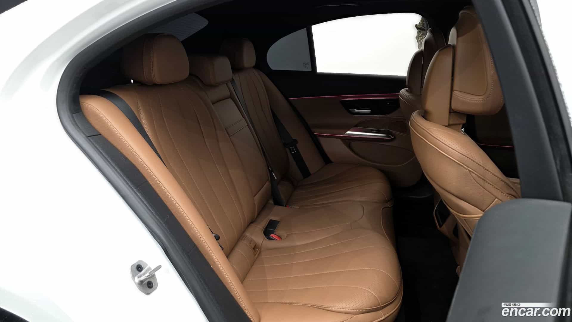 E-Class Mercedes-Benz 2024.8-OPTION-015