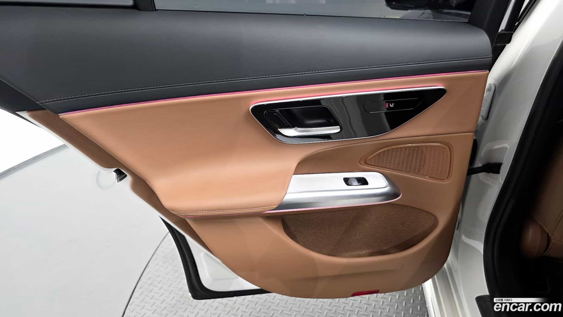 E-Class Mercedes-Benz 2024.8-INNER-035