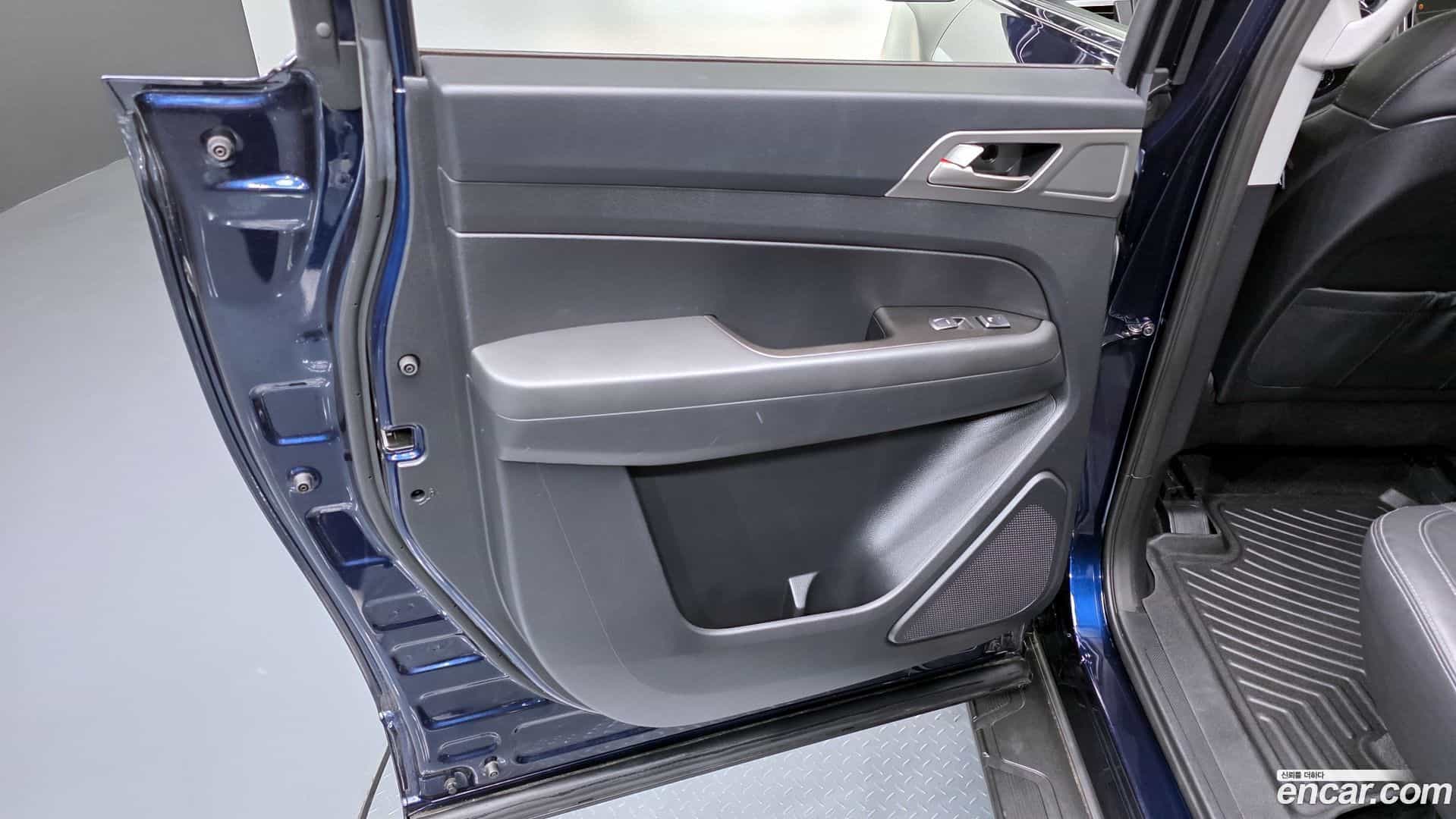 Rexton KG Mobility 2018.6-INNER-035