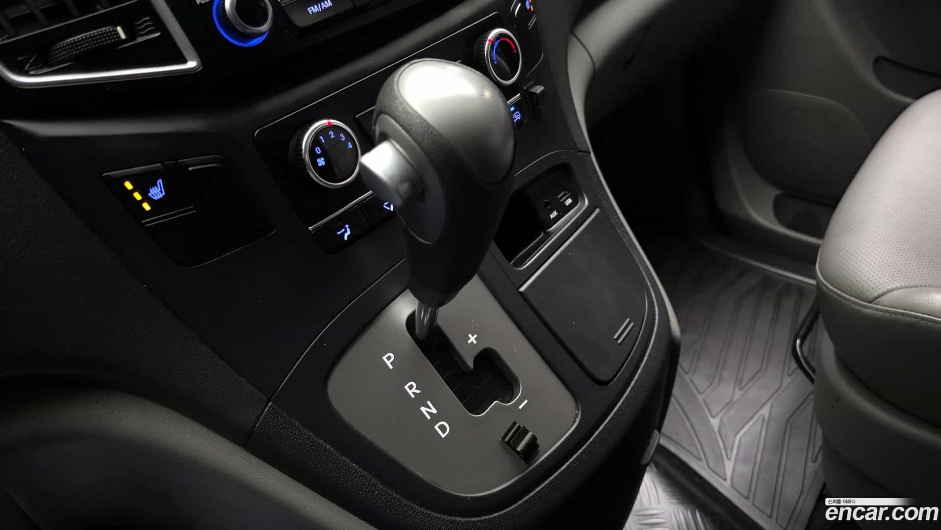 Starex Hyundai 2018.2-INNER-009