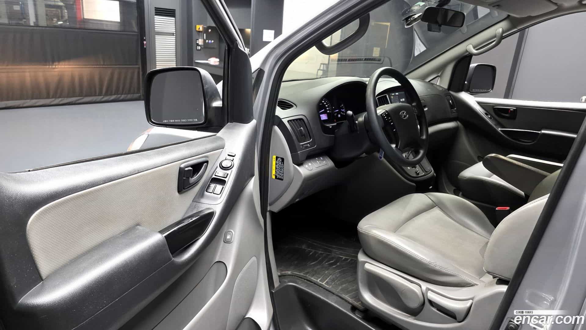 Starex Hyundai 2018.2-INNER-010