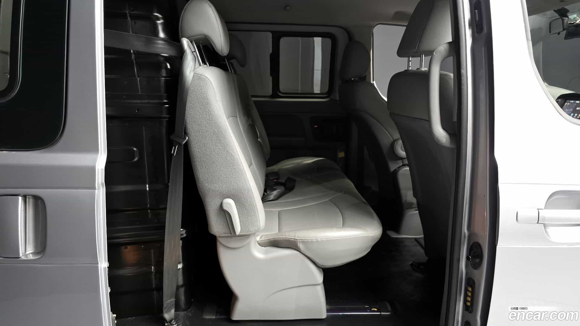 Starex Hyundai 2018.2-OPTION-015
