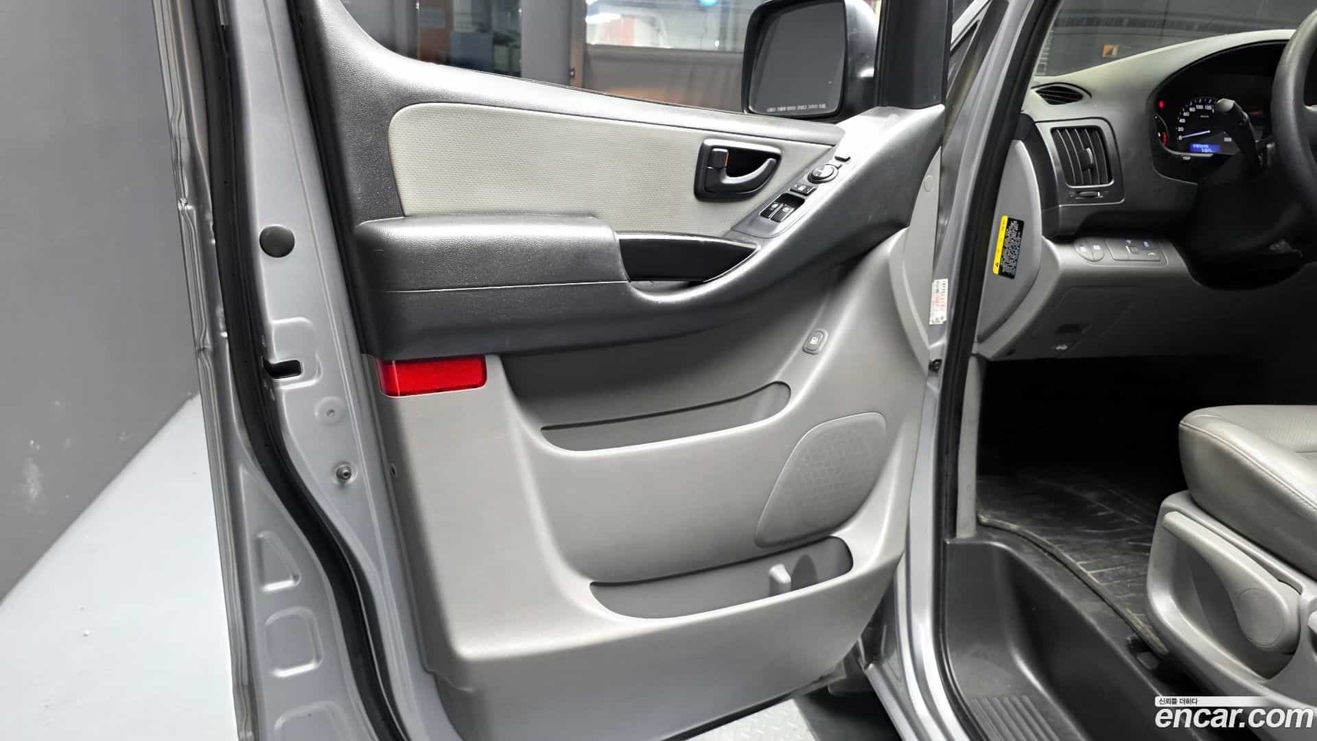 Starex Hyundai 2018.2-INNER-035