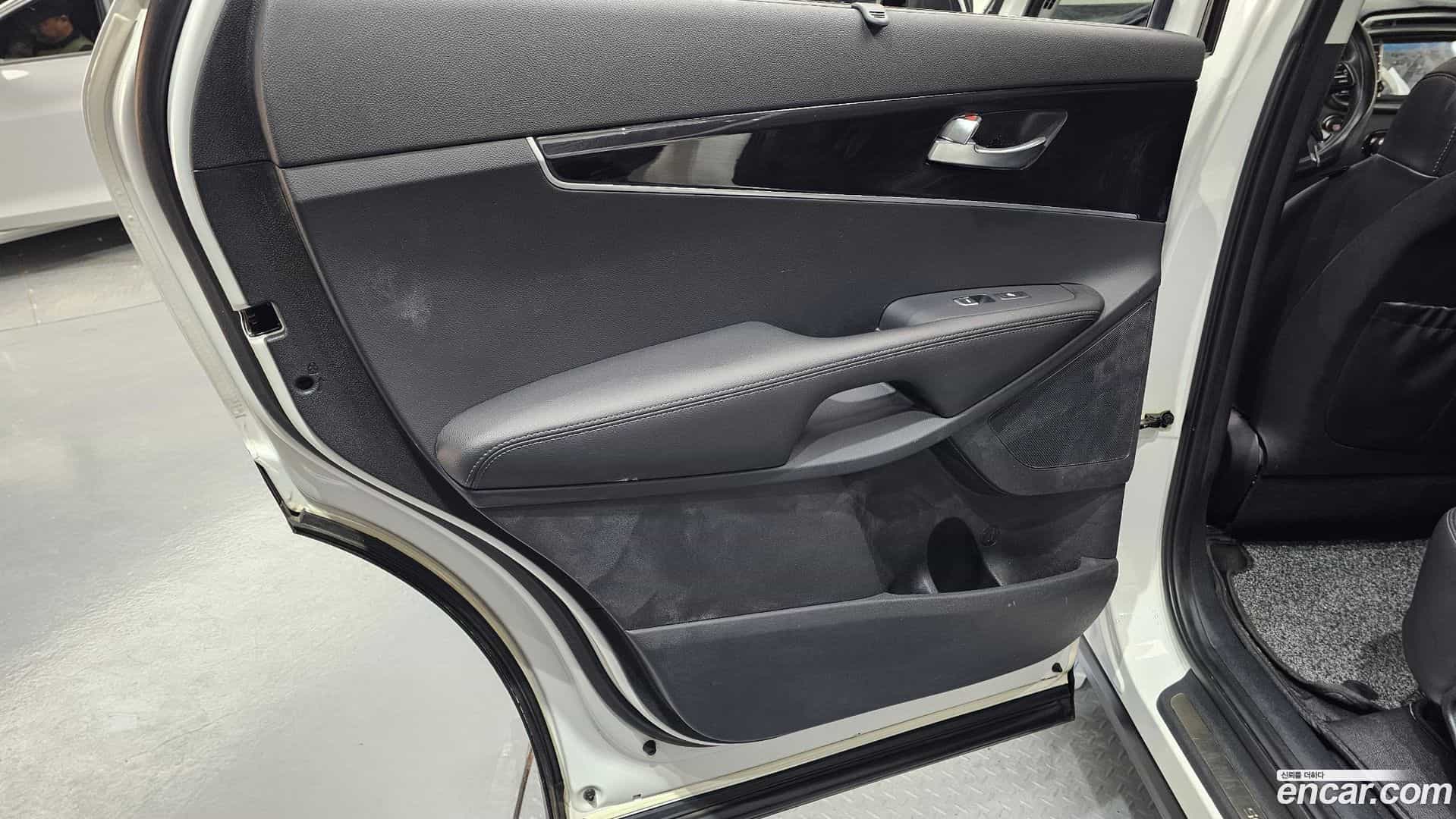 Sorento Kia 2018.6-INNER-035