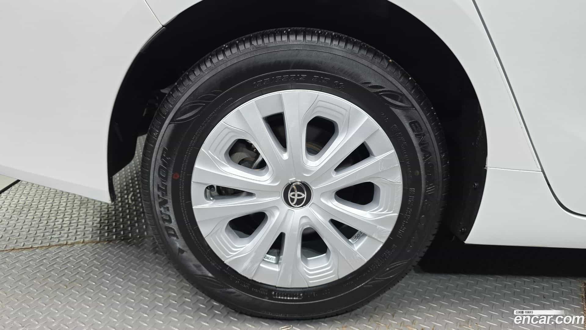 Prius Toyota 2022.6-OUTER-005