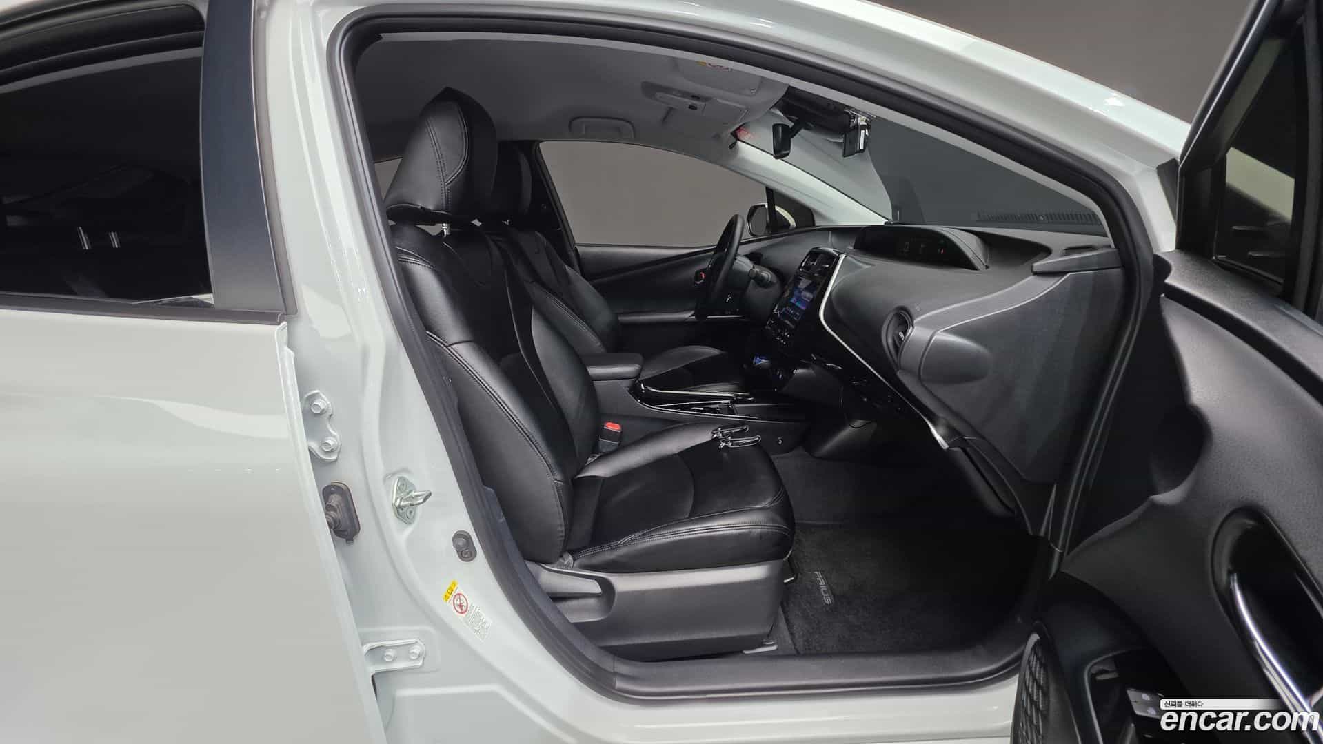 Prius Toyota 2022.6-INNER-010