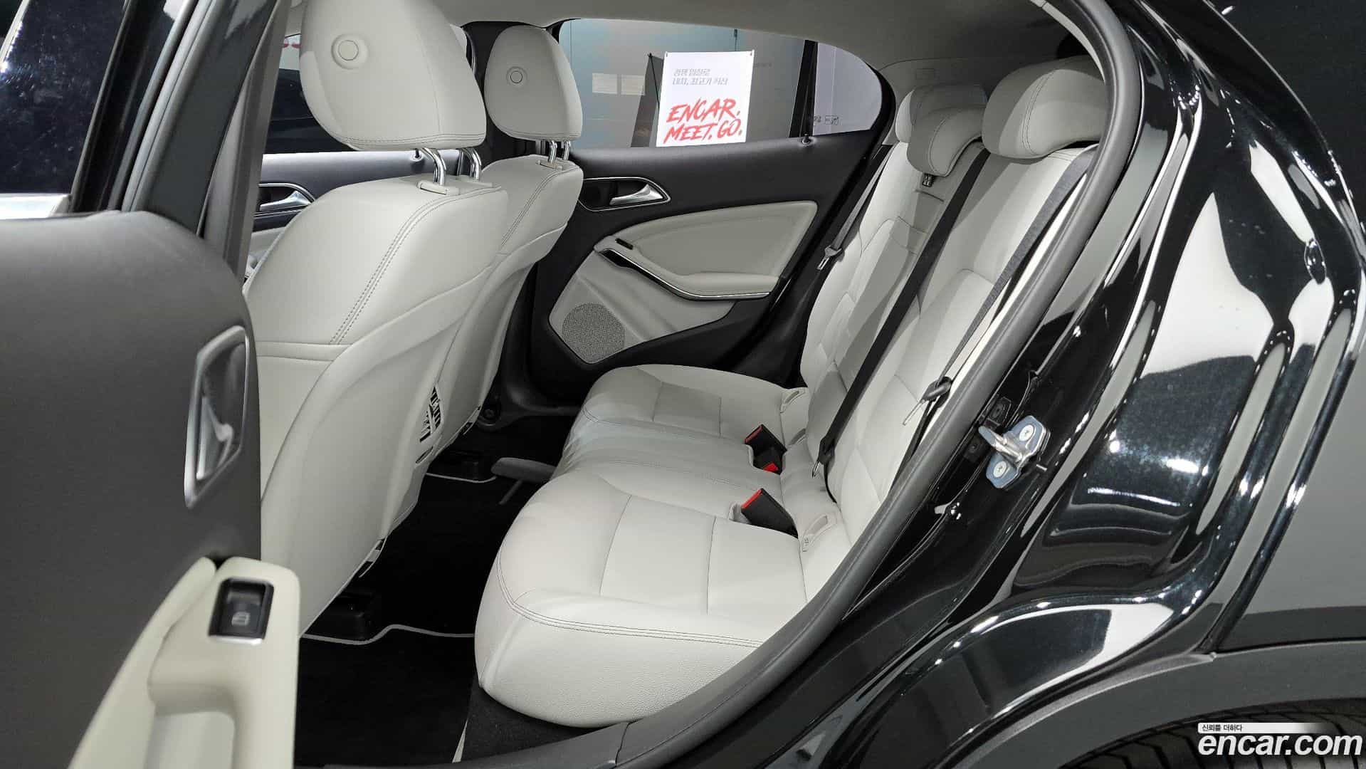 GLA-Class Mercedes-Benz 2018.10-OPTION-016