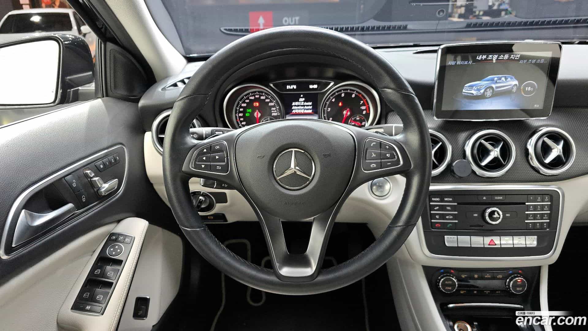 GLA-Class Mercedes-Benz 2018.10-OPTION-017