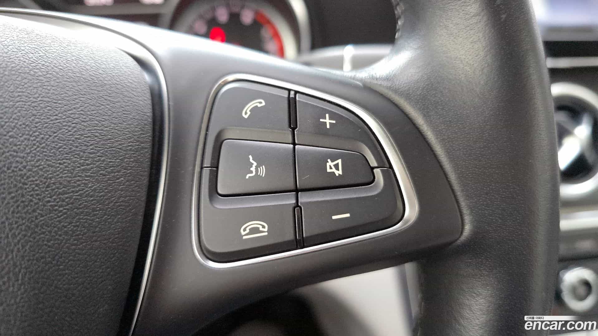 GLA-Class Mercedes-Benz 2018.10-OPTION-040