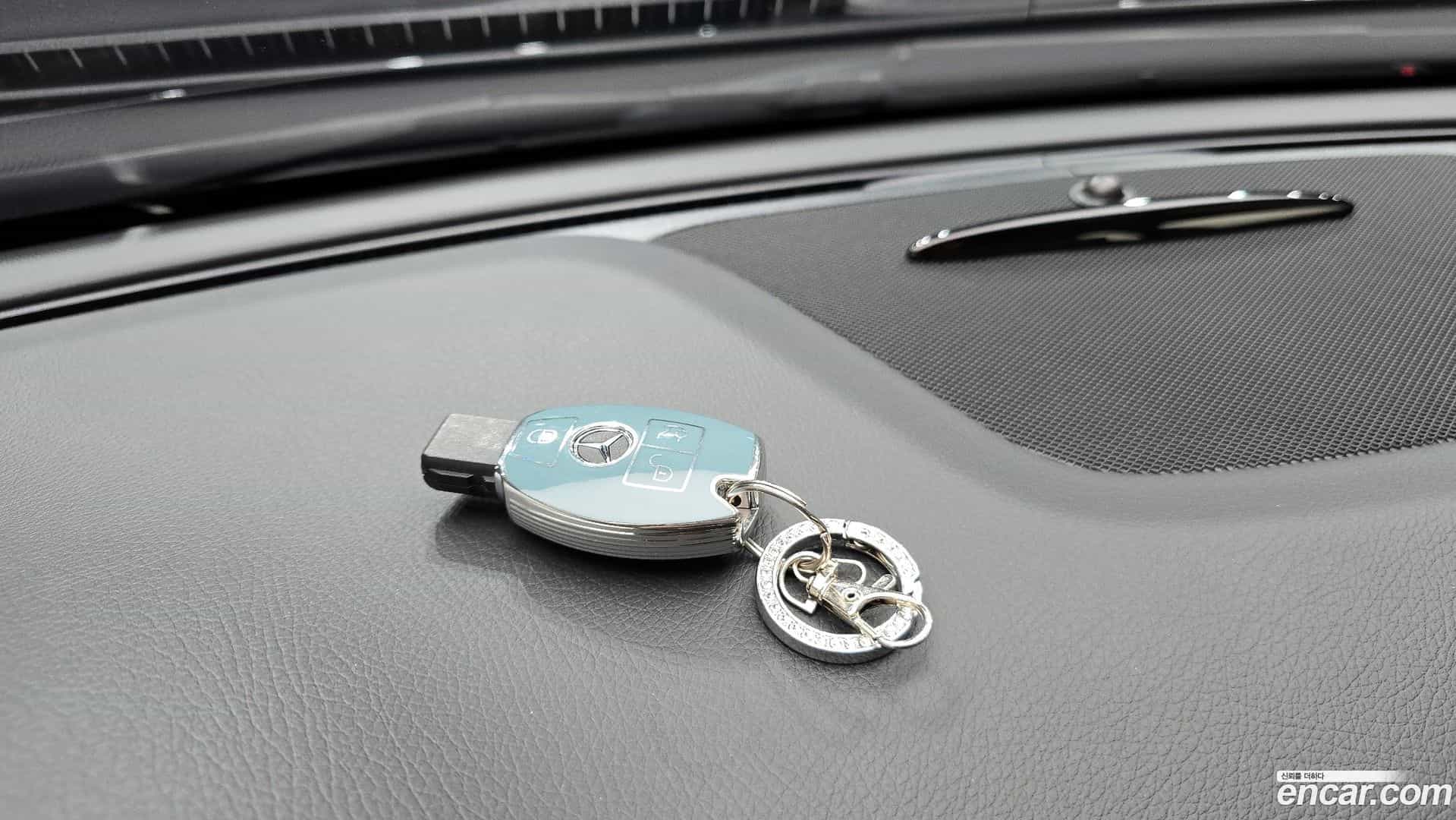 GLA-Class Mercedes-Benz 2018.10-OPTION-043