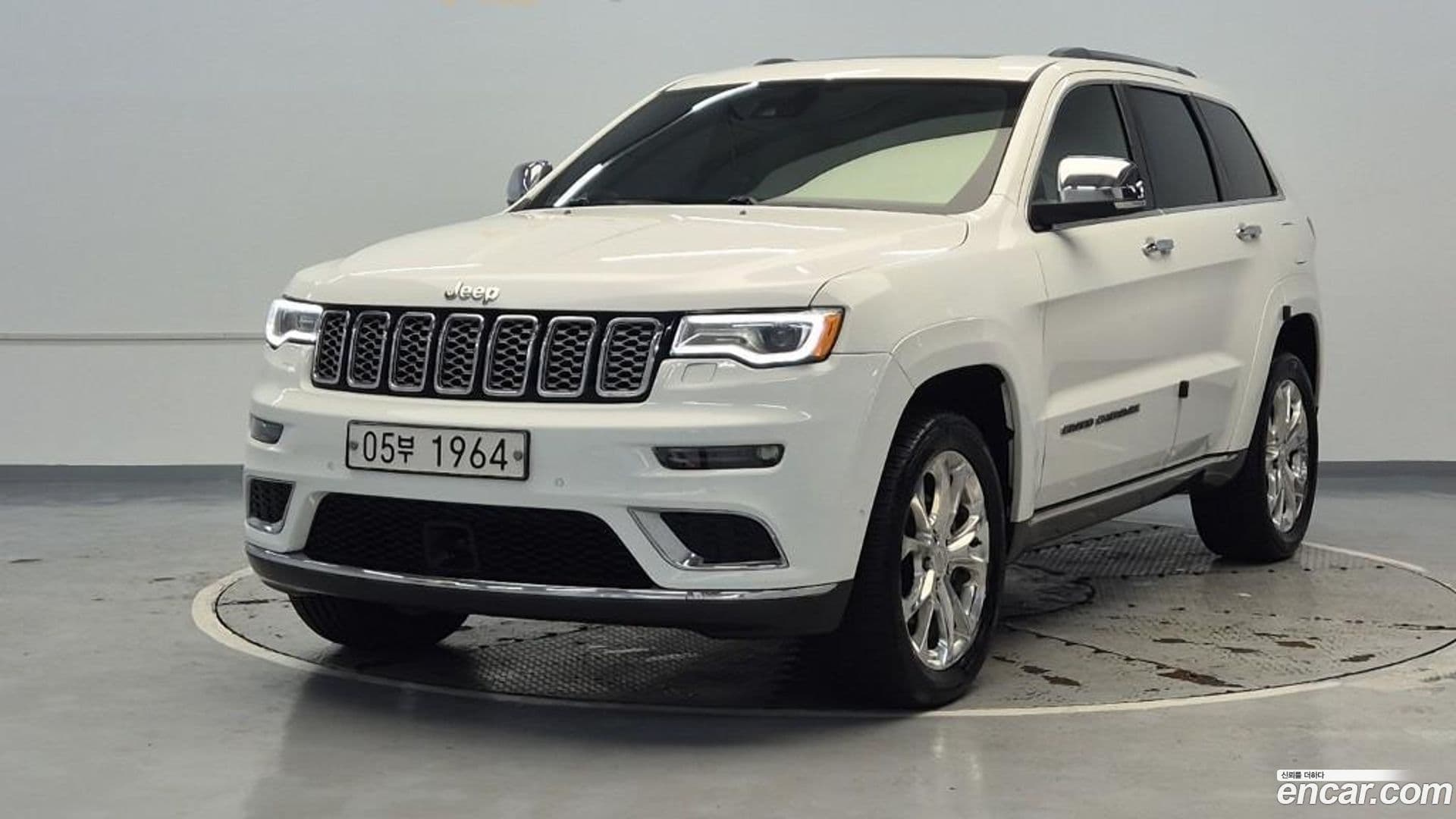 Main__Slider__Photo:Cherokee Jeep 2019.6-0