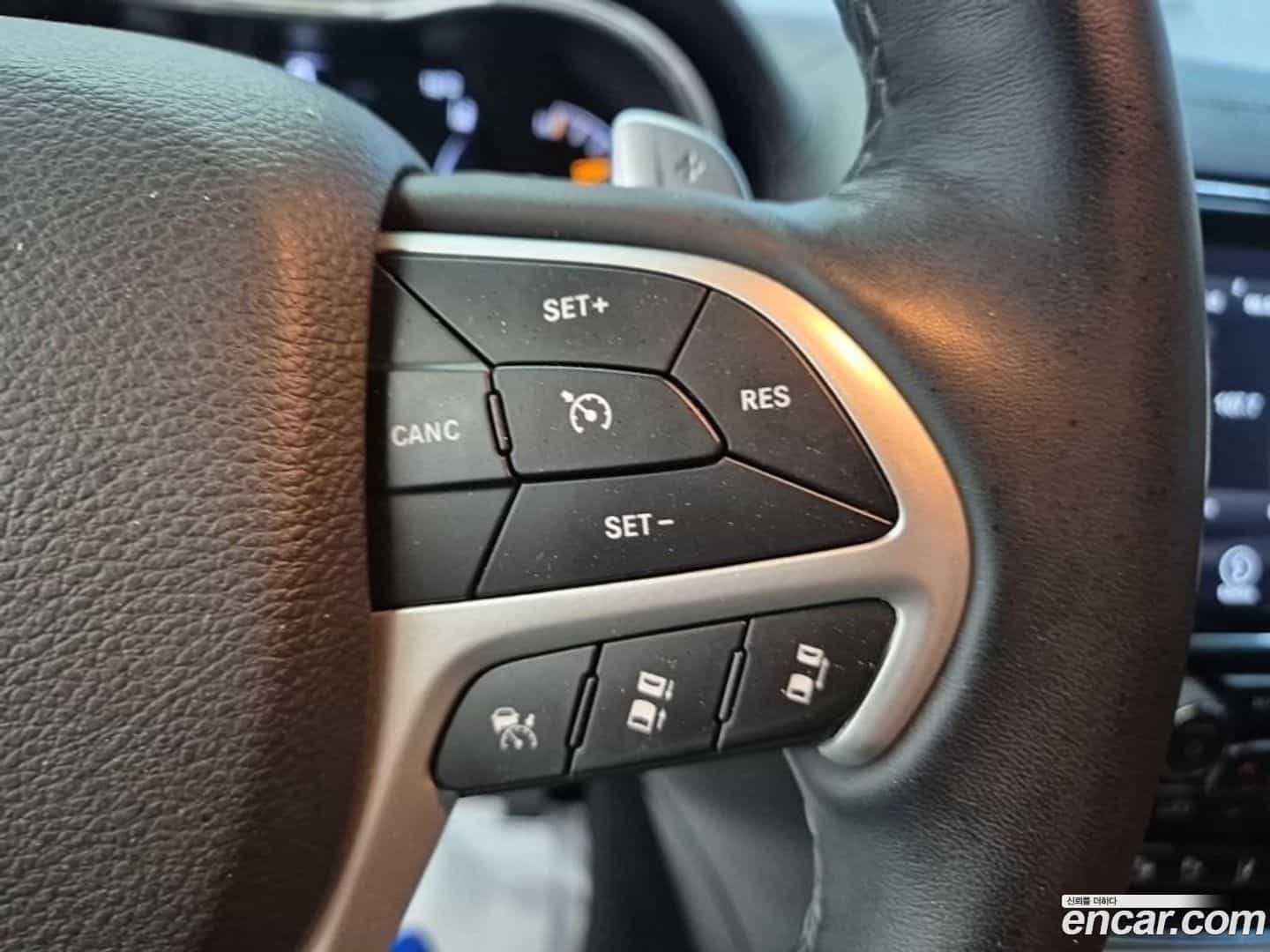 Cherokee Jeep 2019.6-OPTION-020