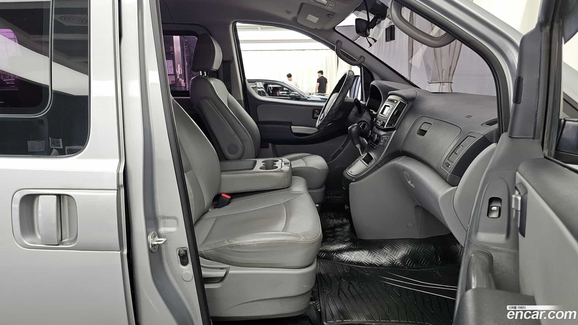 Starex Hyundai 2017.8-OPTION-015