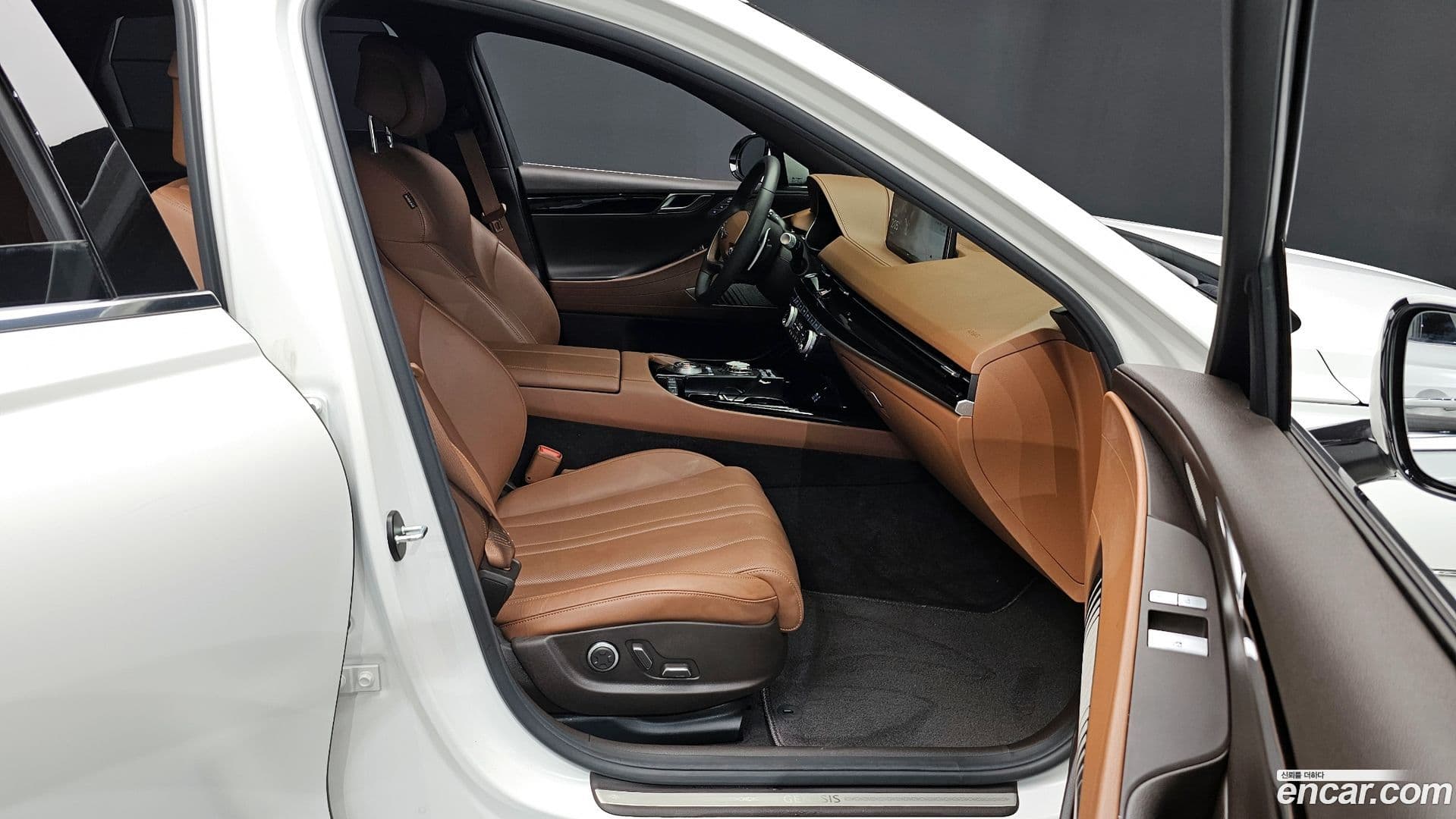 Main__Slider__Photo:G80 Genesis 2024.11-25