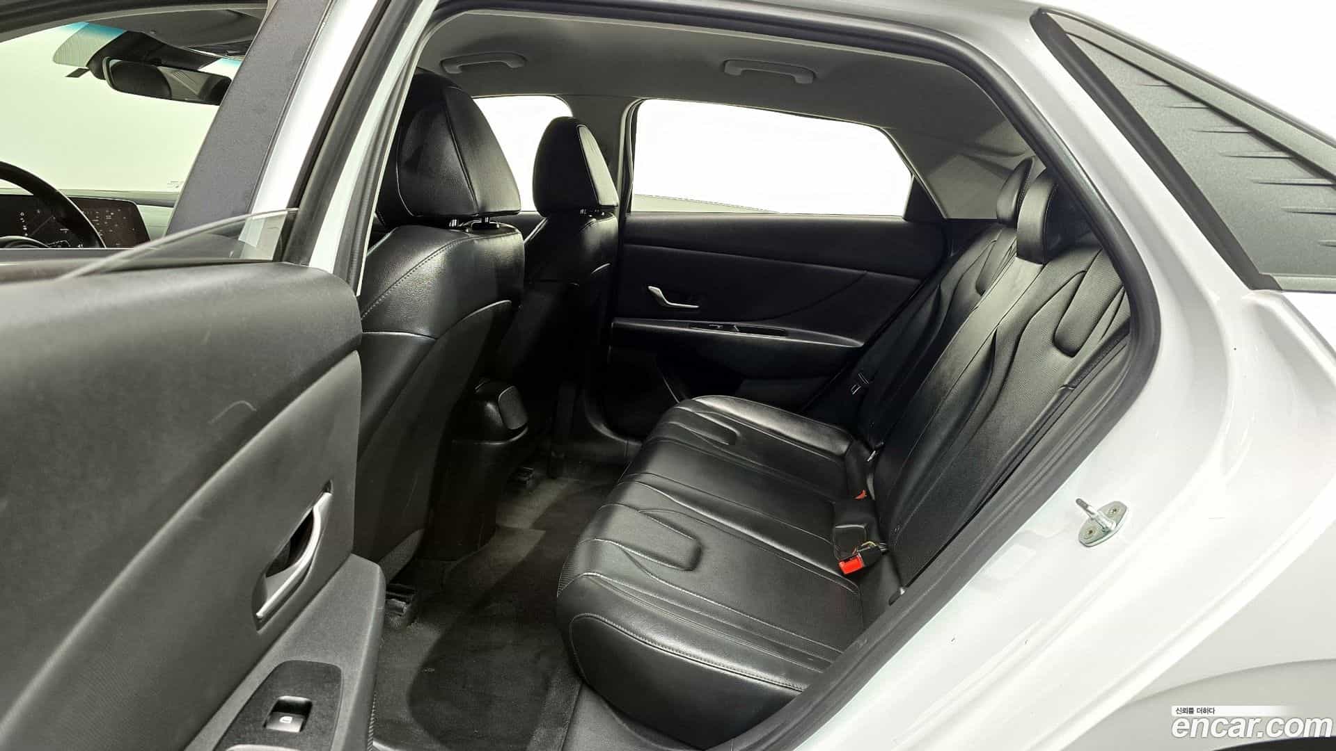 AVANTE Hyundai 2021.5-OPTION-016