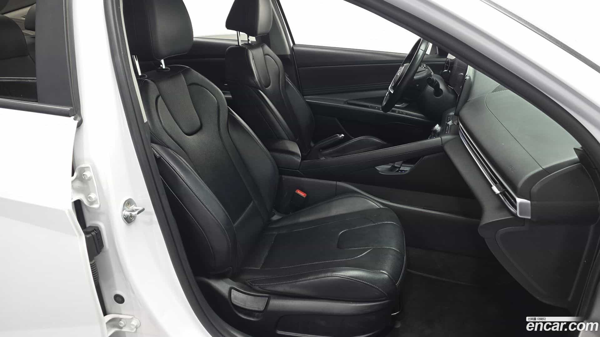 AVANTE Hyundai 2021.6-OPTION-016