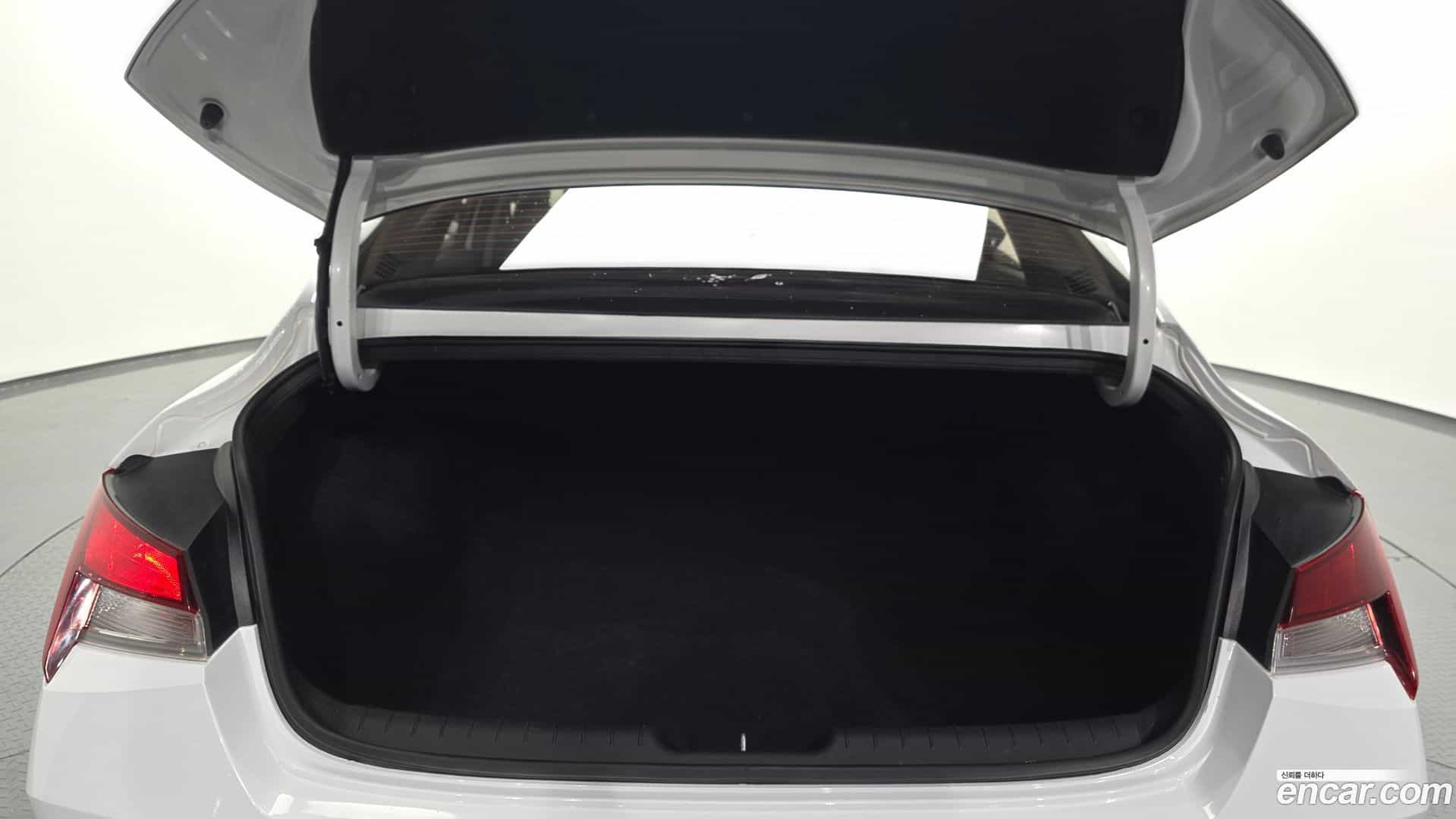 AVANTE Hyundai 2021.6-OPTION-024