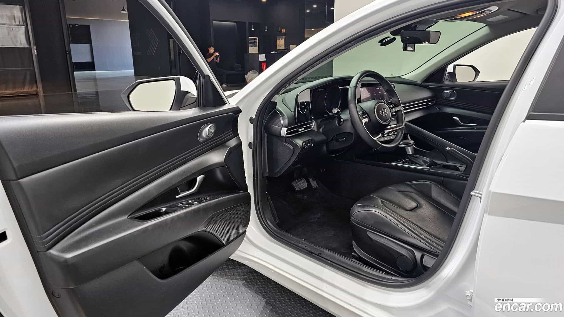 AVANTE Hyundai 2023.1-INNER-010