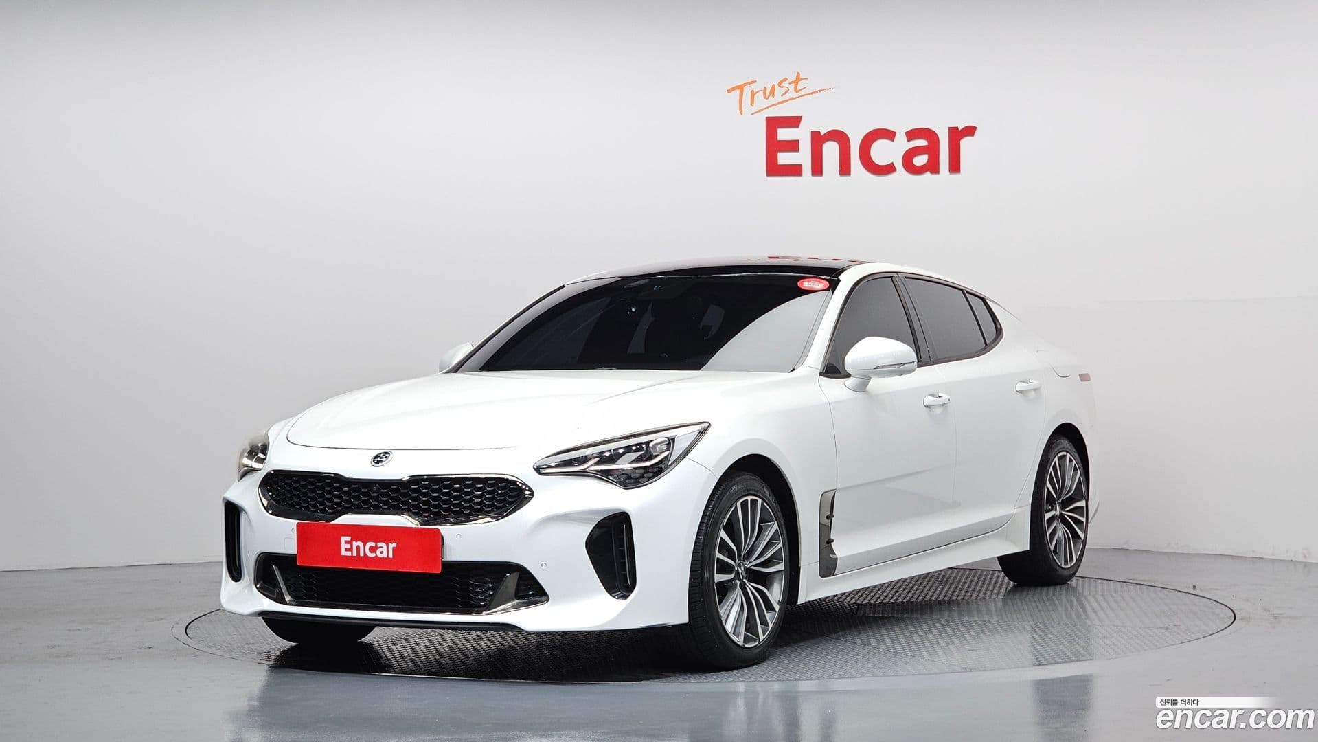 Main__Slider__Photo:Stinger Kia 2017.10-0