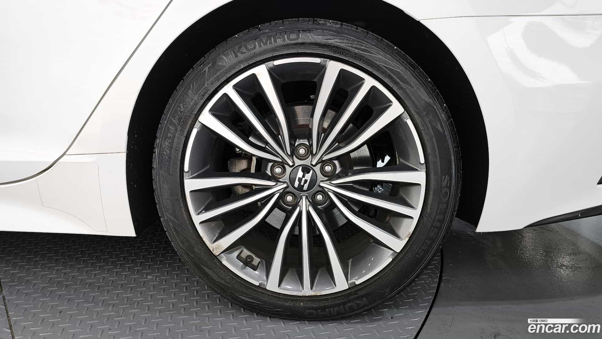 Stinger Kia 2017.10-OUTER-031