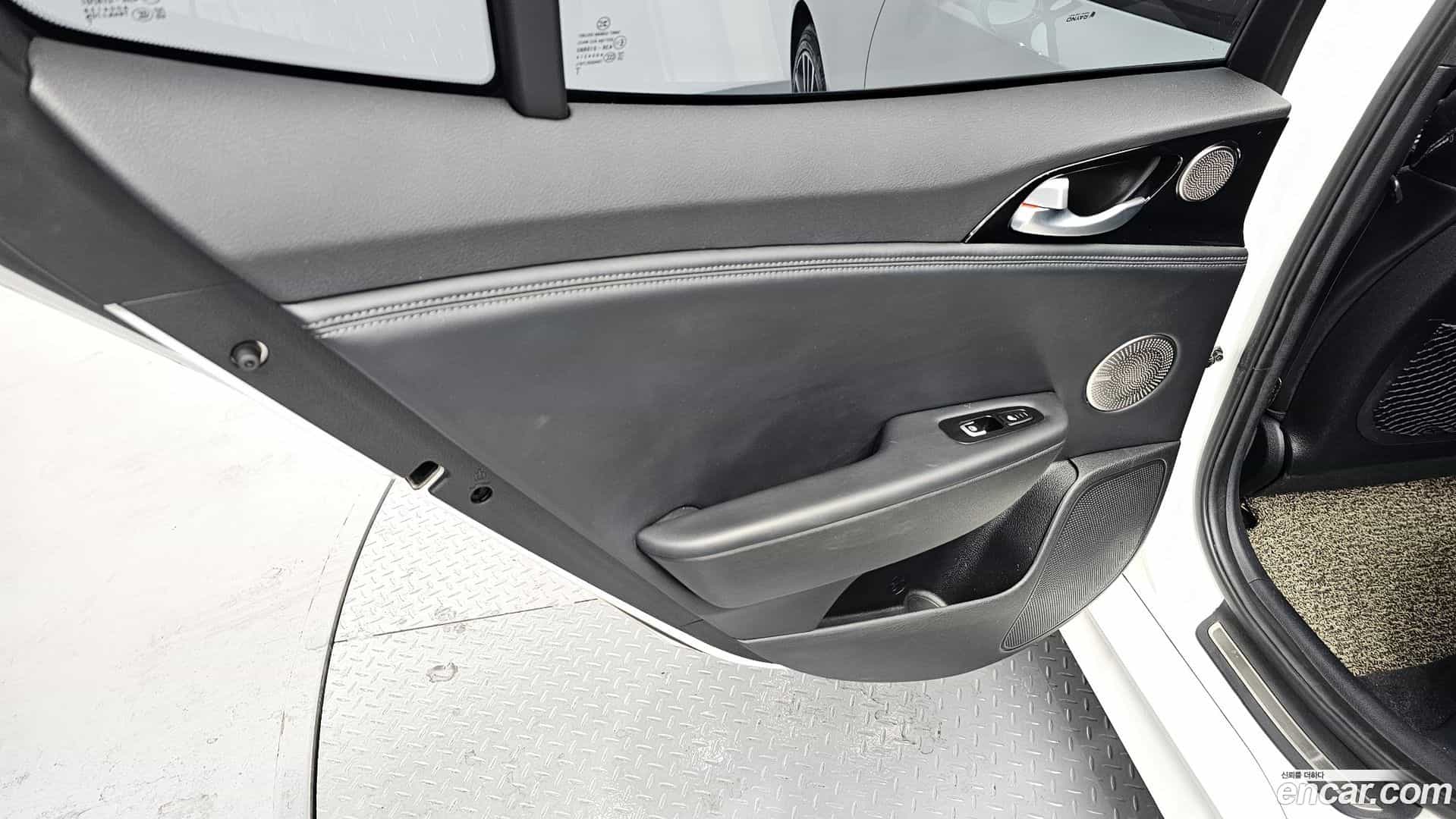 Stinger Kia 2017.10-INNER-035