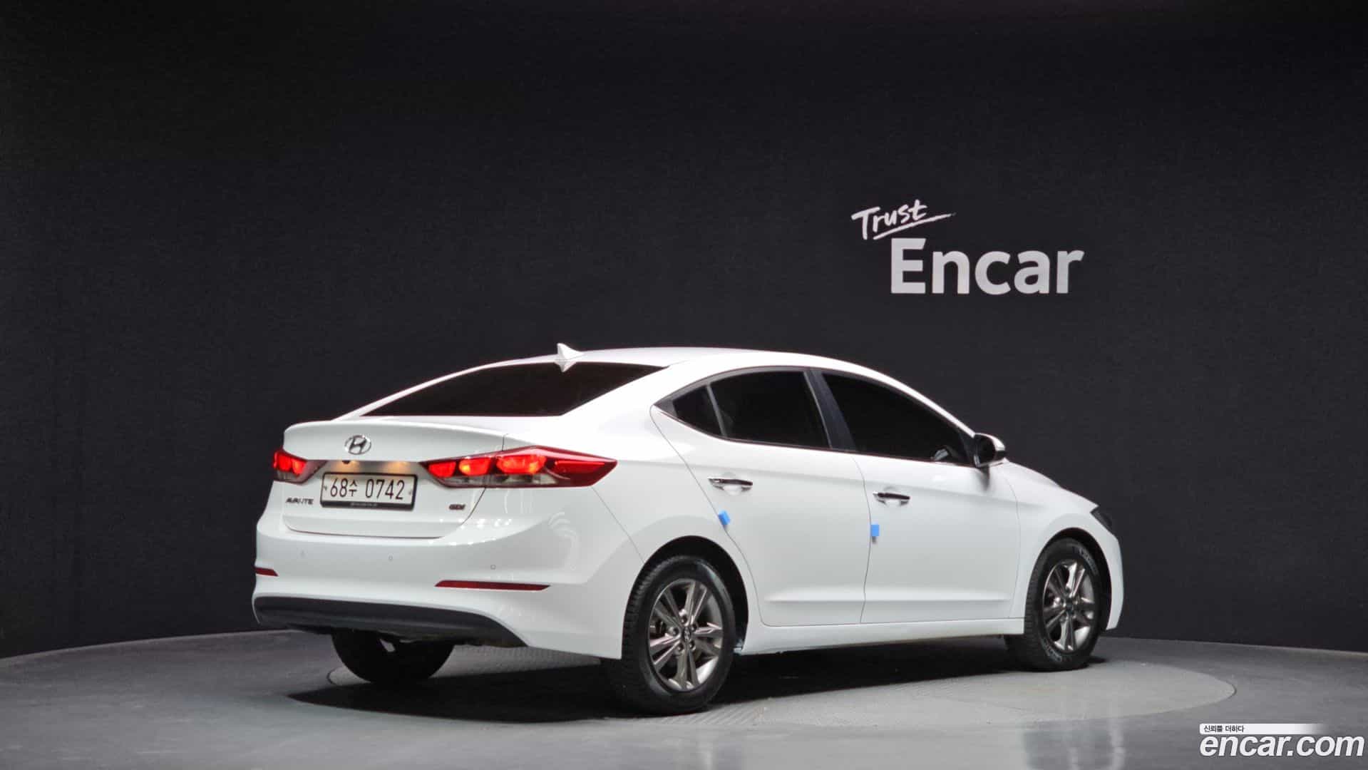 AVANTE Hyundai 2015.10-OUTER-002
