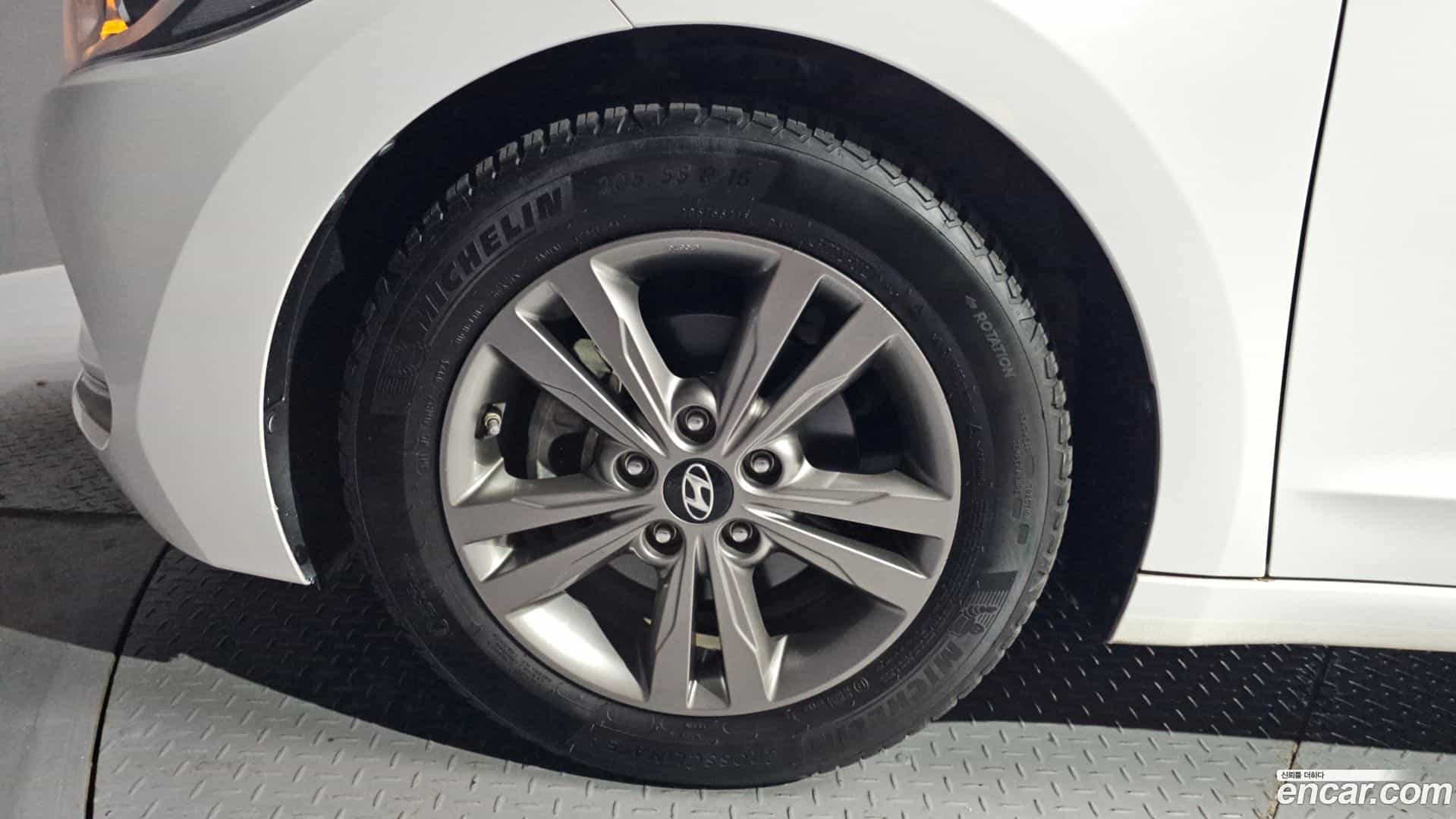 AVANTE Hyundai 2015.10-OUTER-005