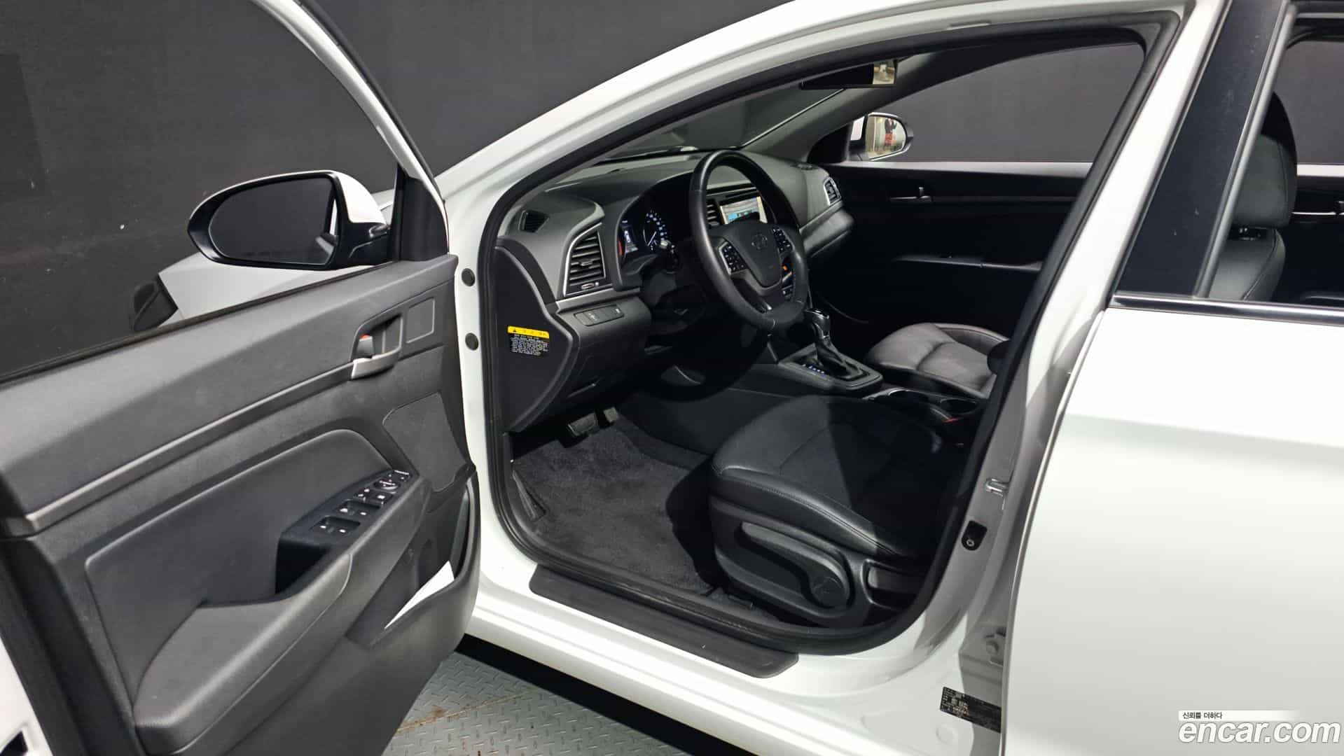 AVANTE Hyundai 2015.10-INNER-010