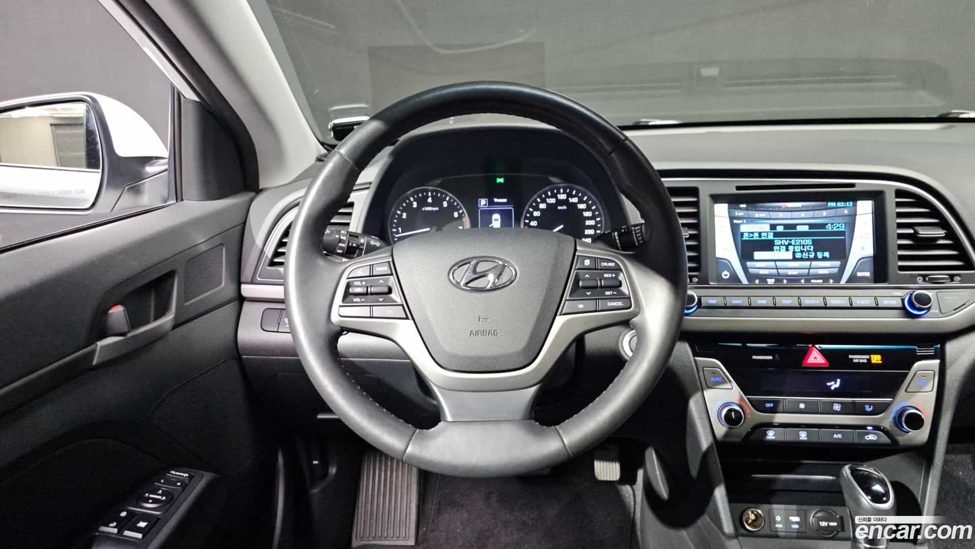 AVANTE Hyundai 2015.10-OPTION-018