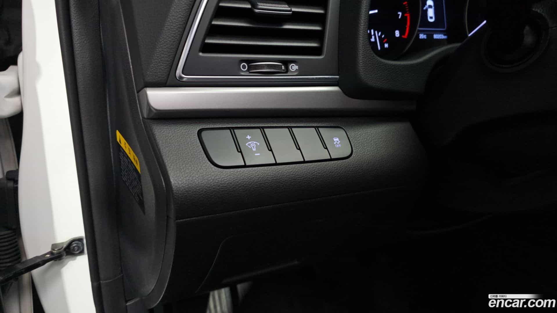 AVANTE Hyundai 2015.10-OPTION-022