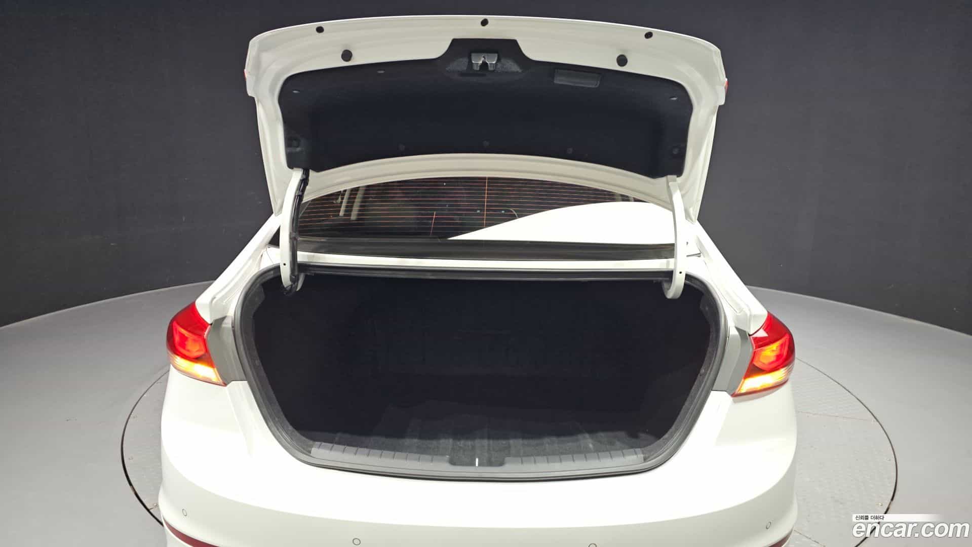 AVANTE Hyundai 2015.10-OPTION-024