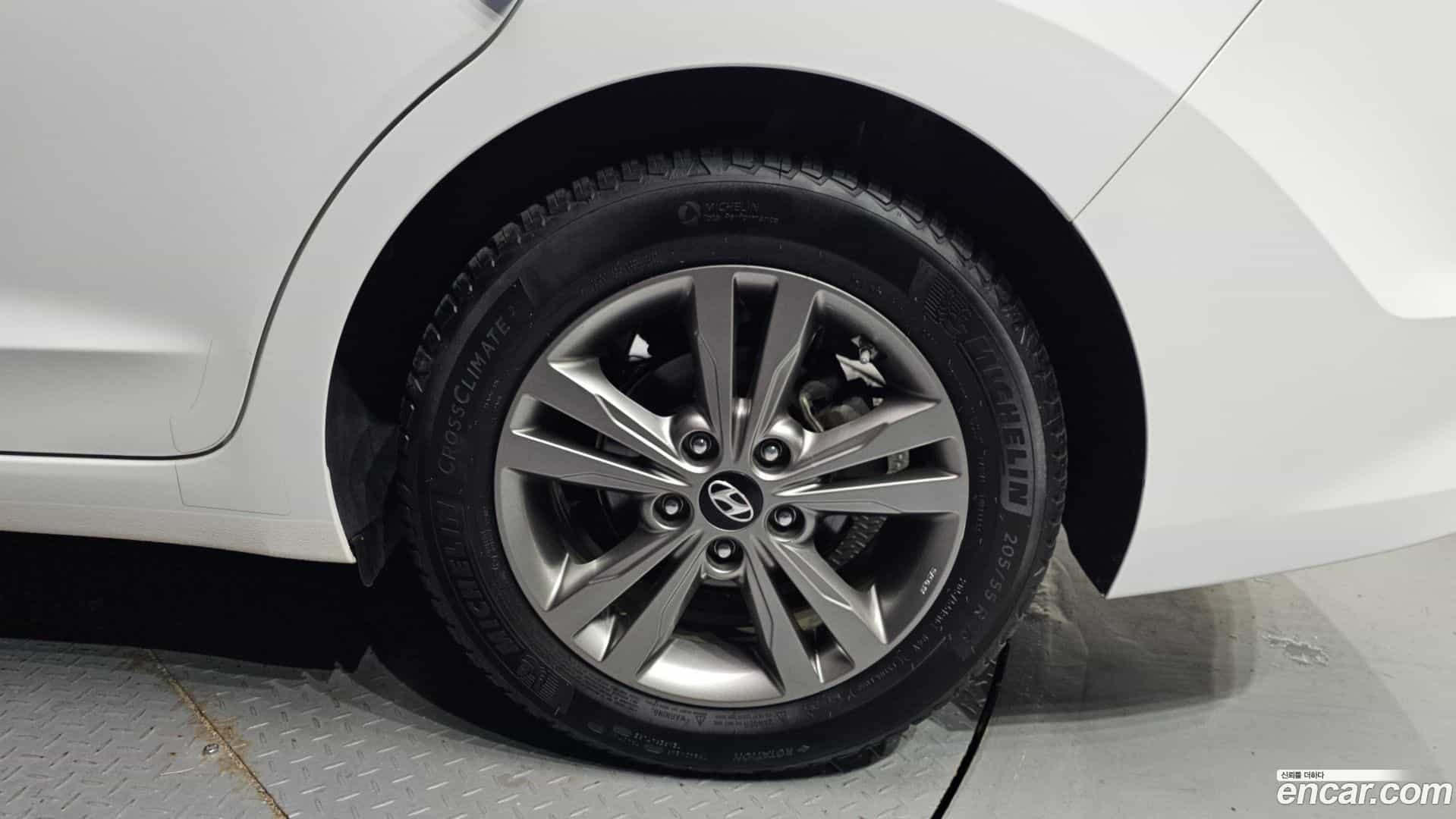 AVANTE Hyundai 2015.10-OUTER-031