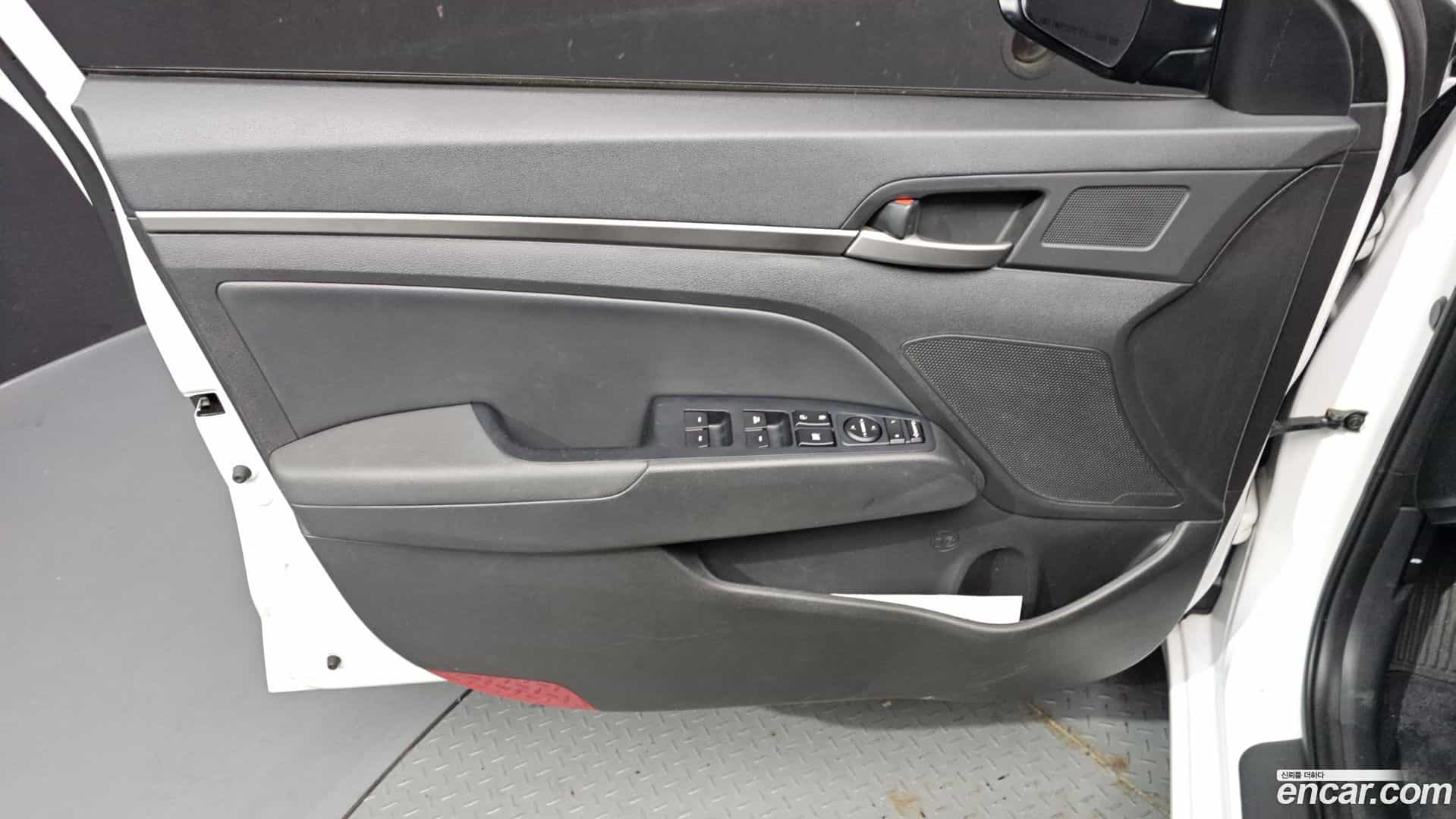 AVANTE Hyundai 2015.10-INNER-034