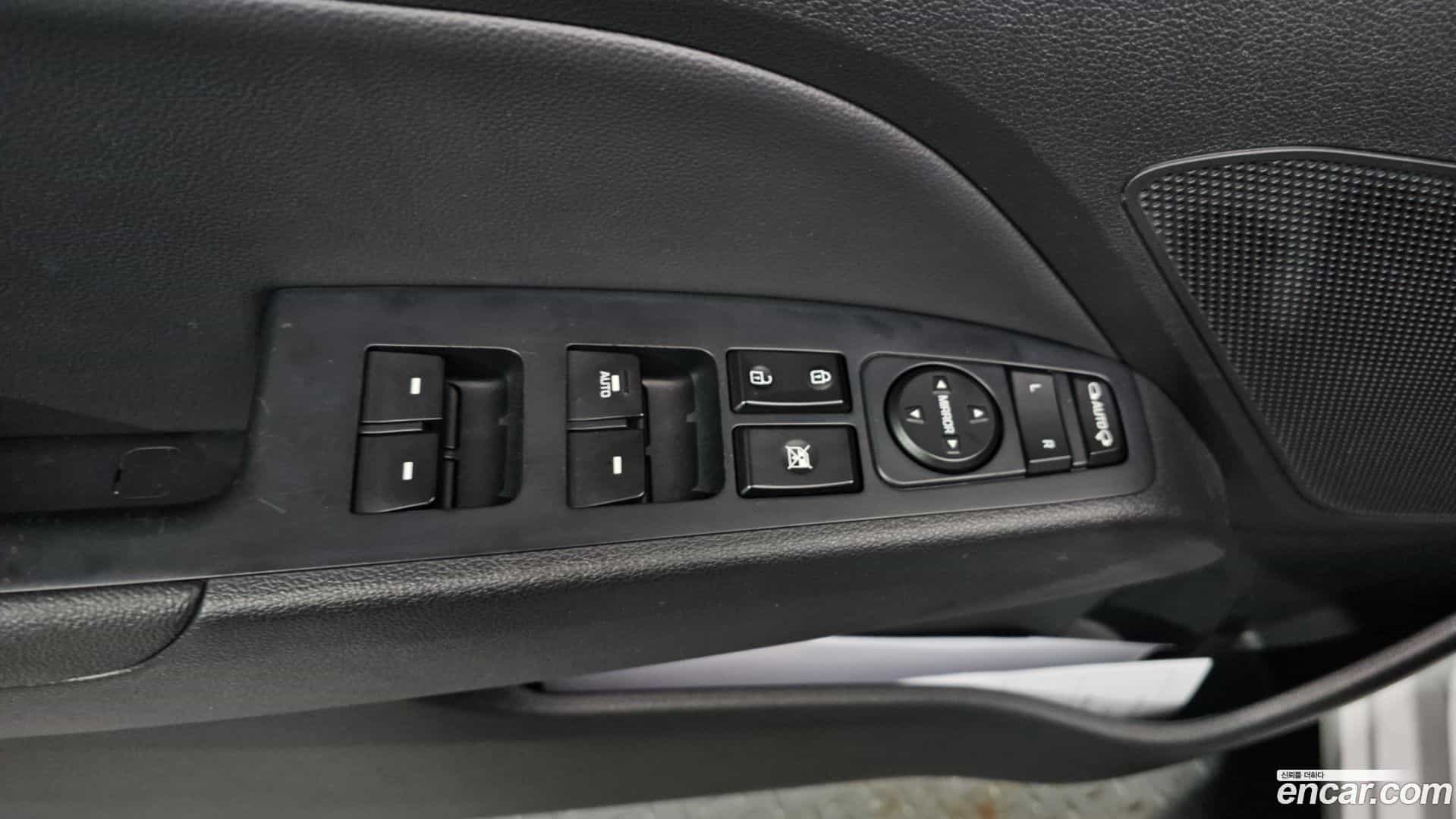 AVANTE Hyundai 2015.10-OPTION-040