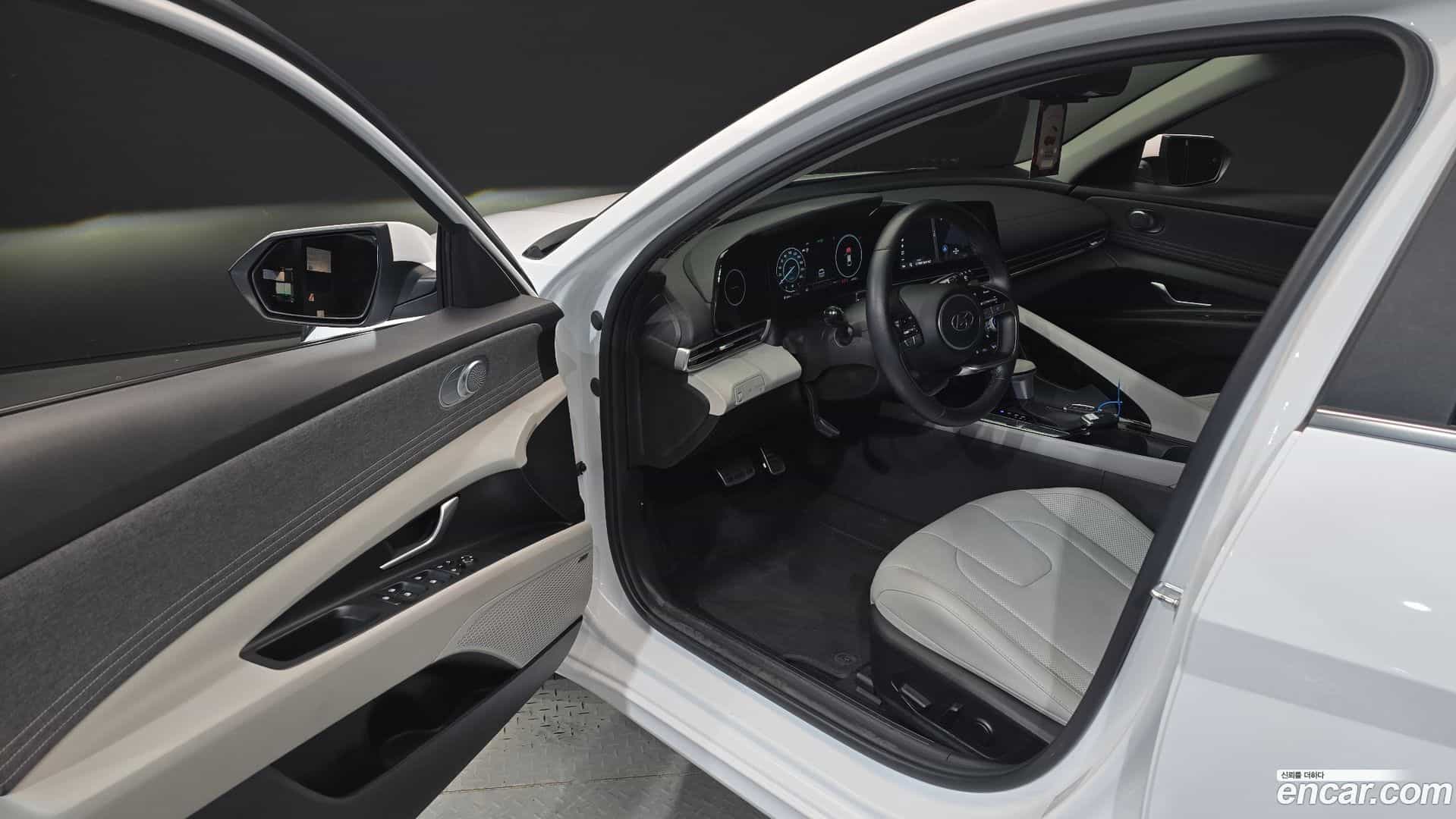 AVANTE Hyundai 2022.10-INNER-010