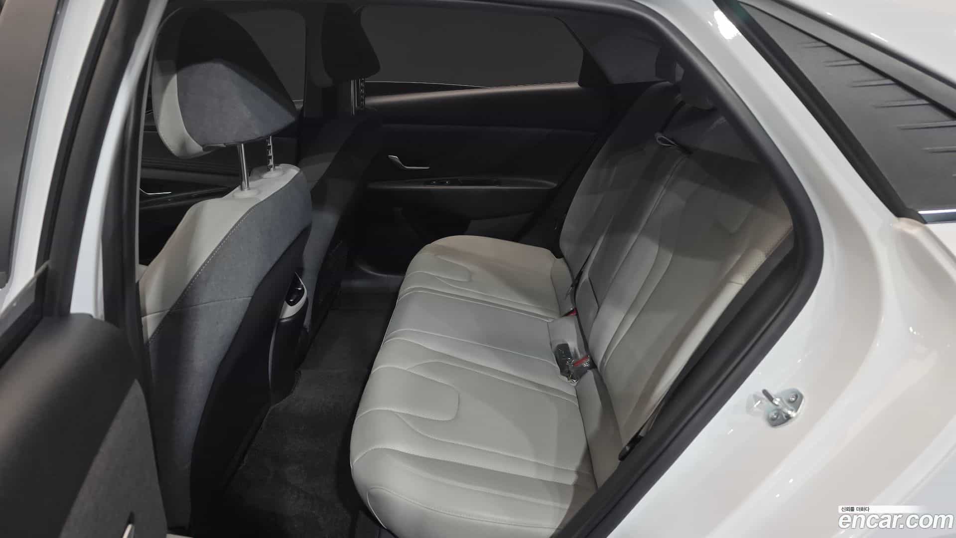 AVANTE Hyundai 2022.10-OPTION-015