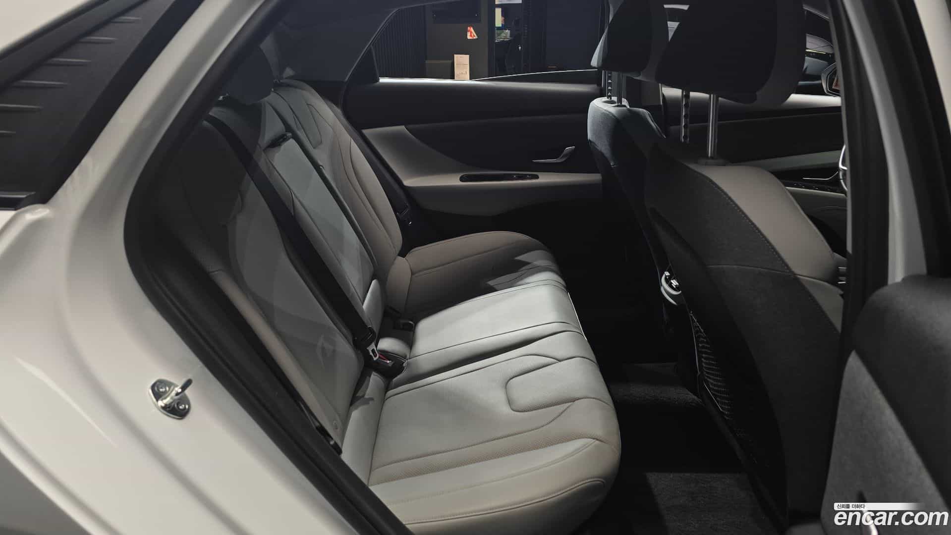 AVANTE Hyundai 2022.10-OPTION-016