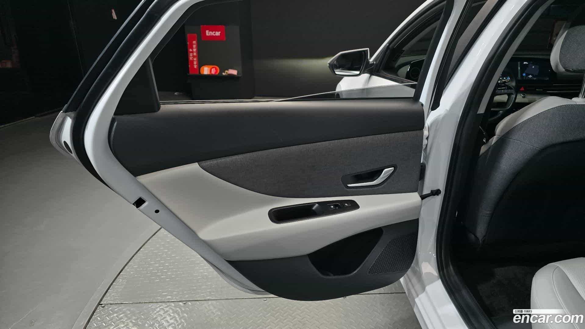 AVANTE Hyundai 2022.10-INNER-035