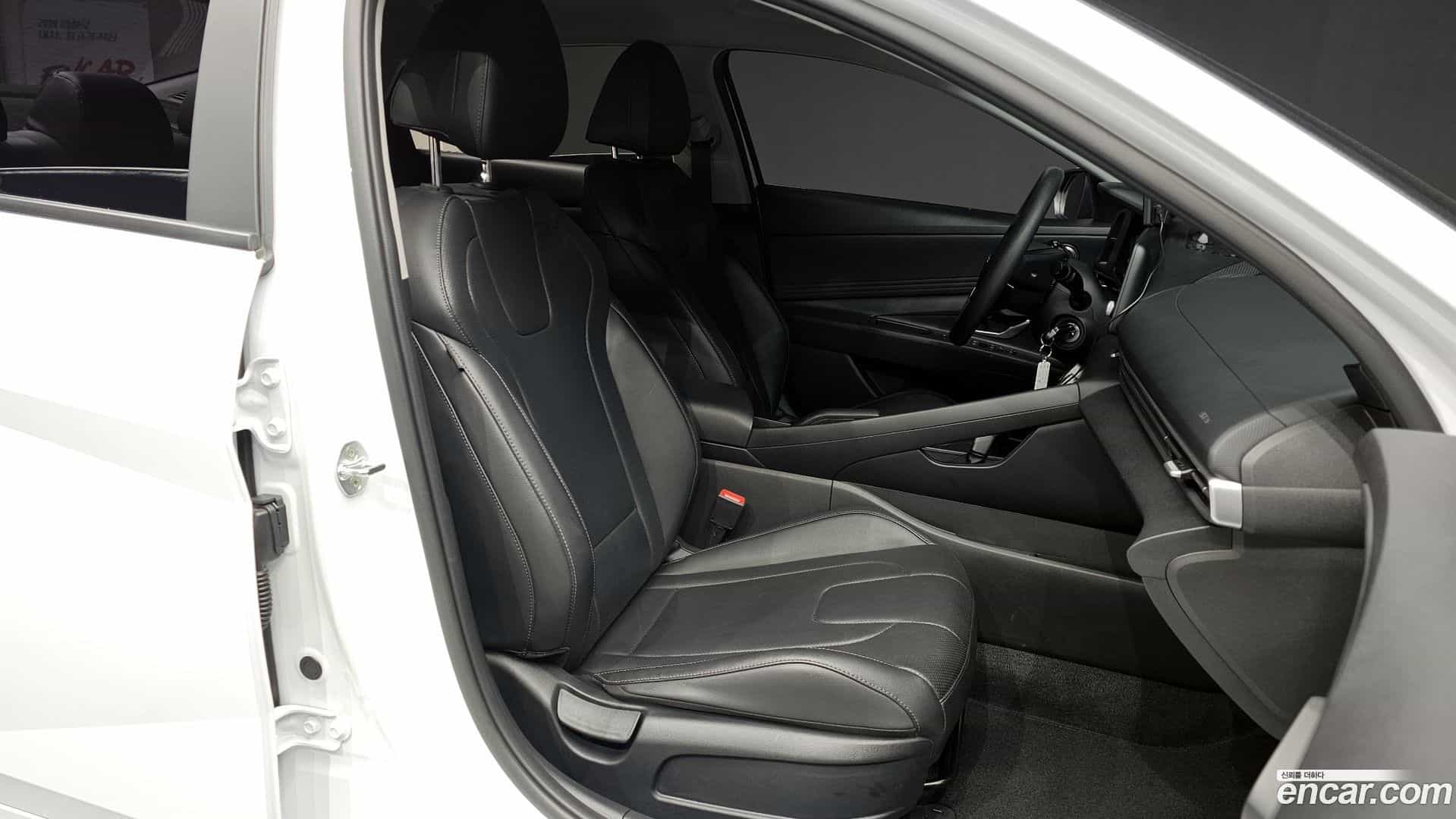AVANTE Hyundai 2022.5-OPTION-015