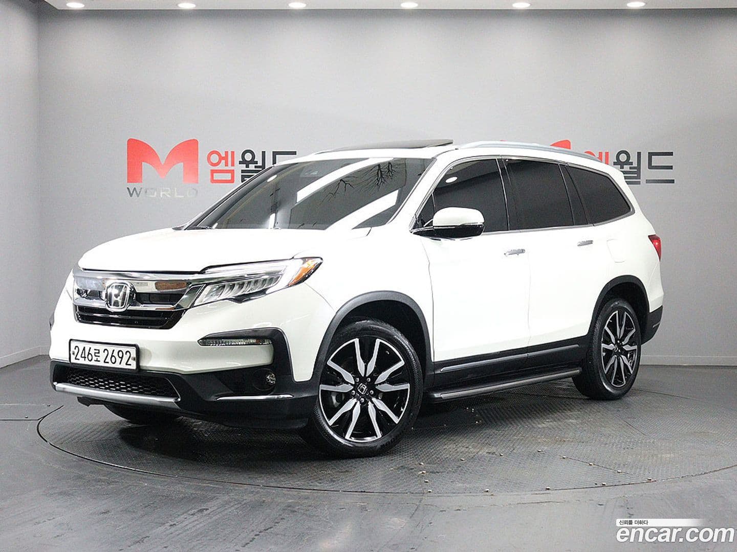 Main__Slider__Photo:Pilot Honda 2019.9-0