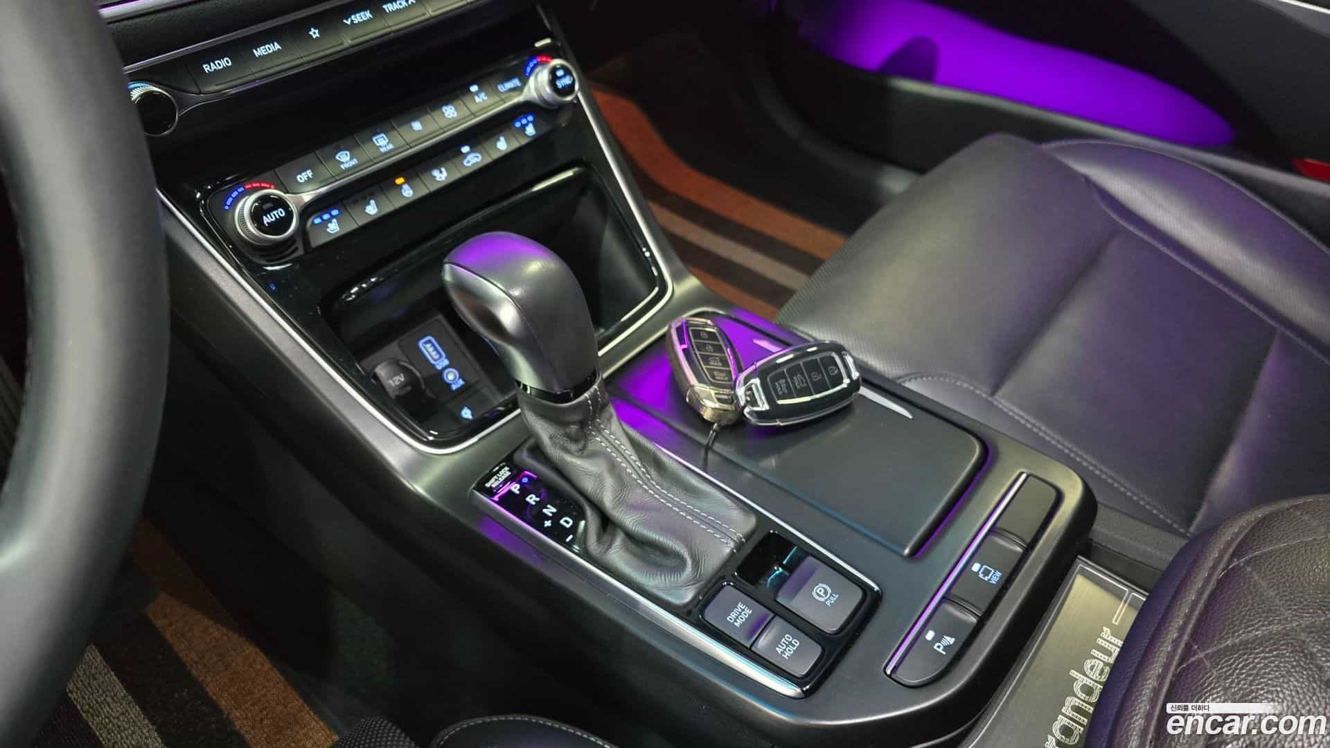 Grandeur Hyundai 2017.9-INNER-009