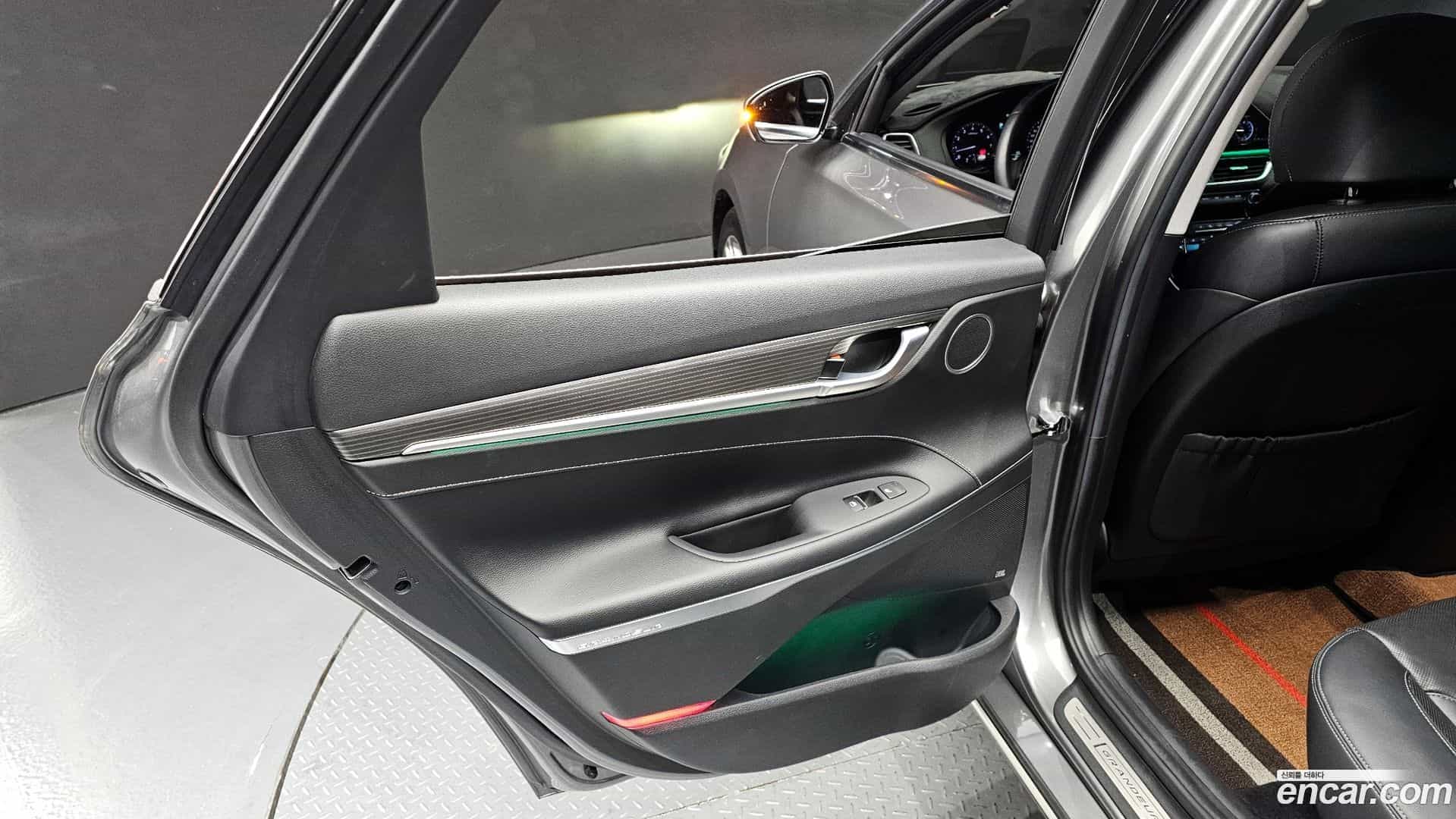 Grandeur Hyundai 2017.9-INNER-035