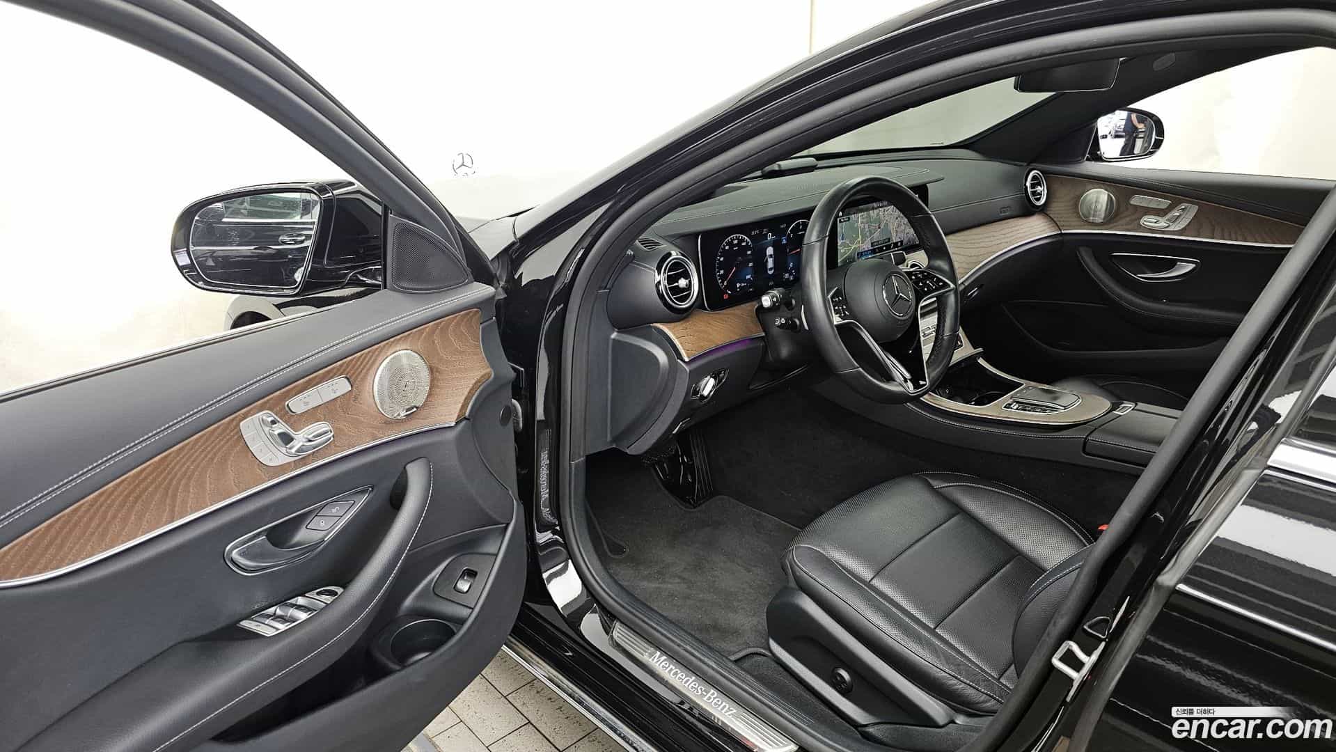 E-Class Mercedes-Benz 2022.0-INNER-010