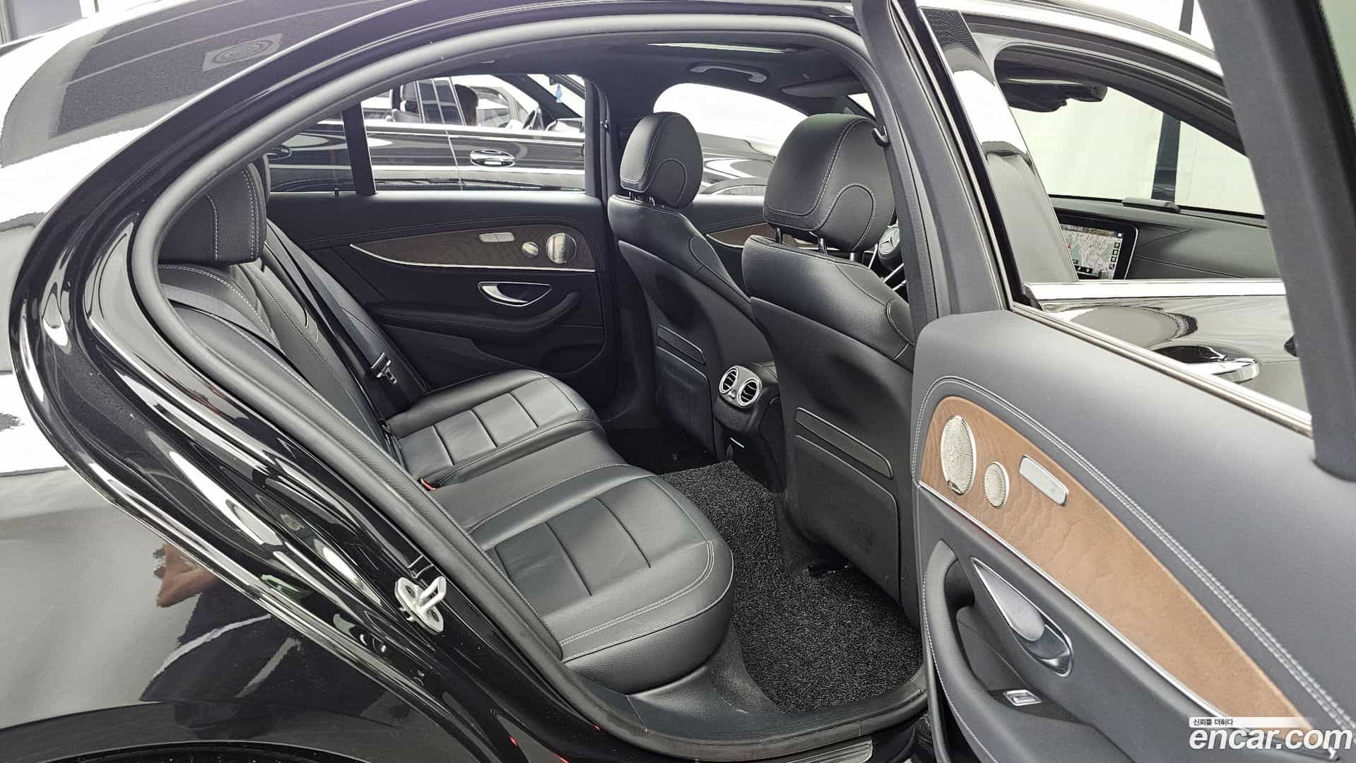 E-Class Mercedes-Benz 2022.0-OPTION-016