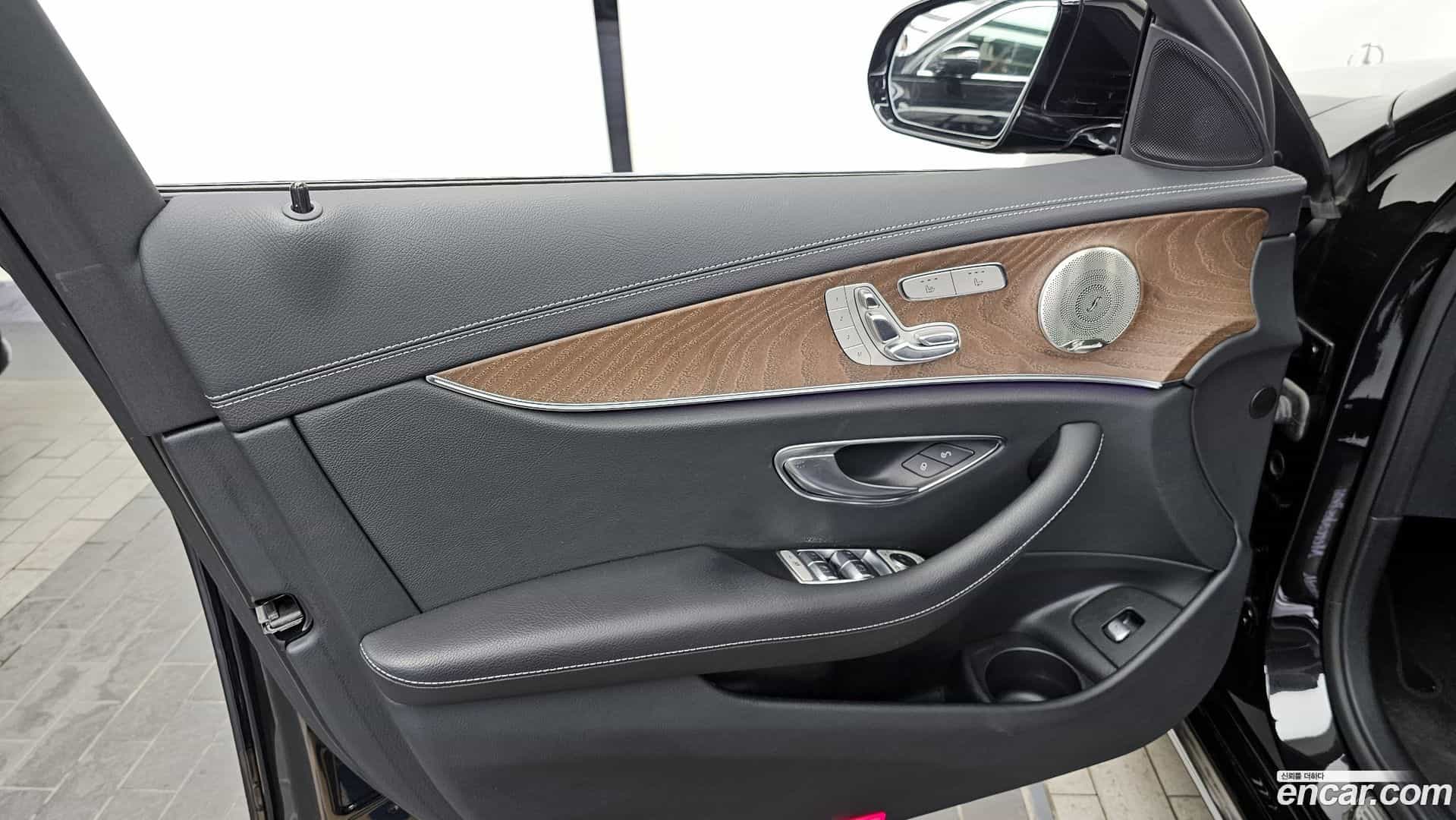 E-Class Mercedes-Benz 2022.0-INNER-034