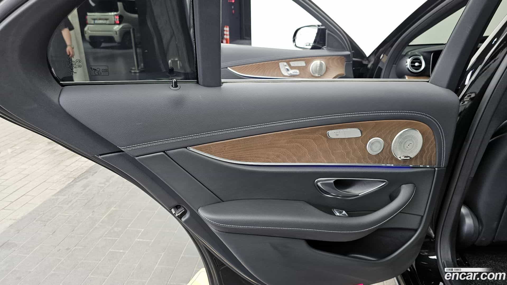 E-Class Mercedes-Benz 2022.0-INNER-035