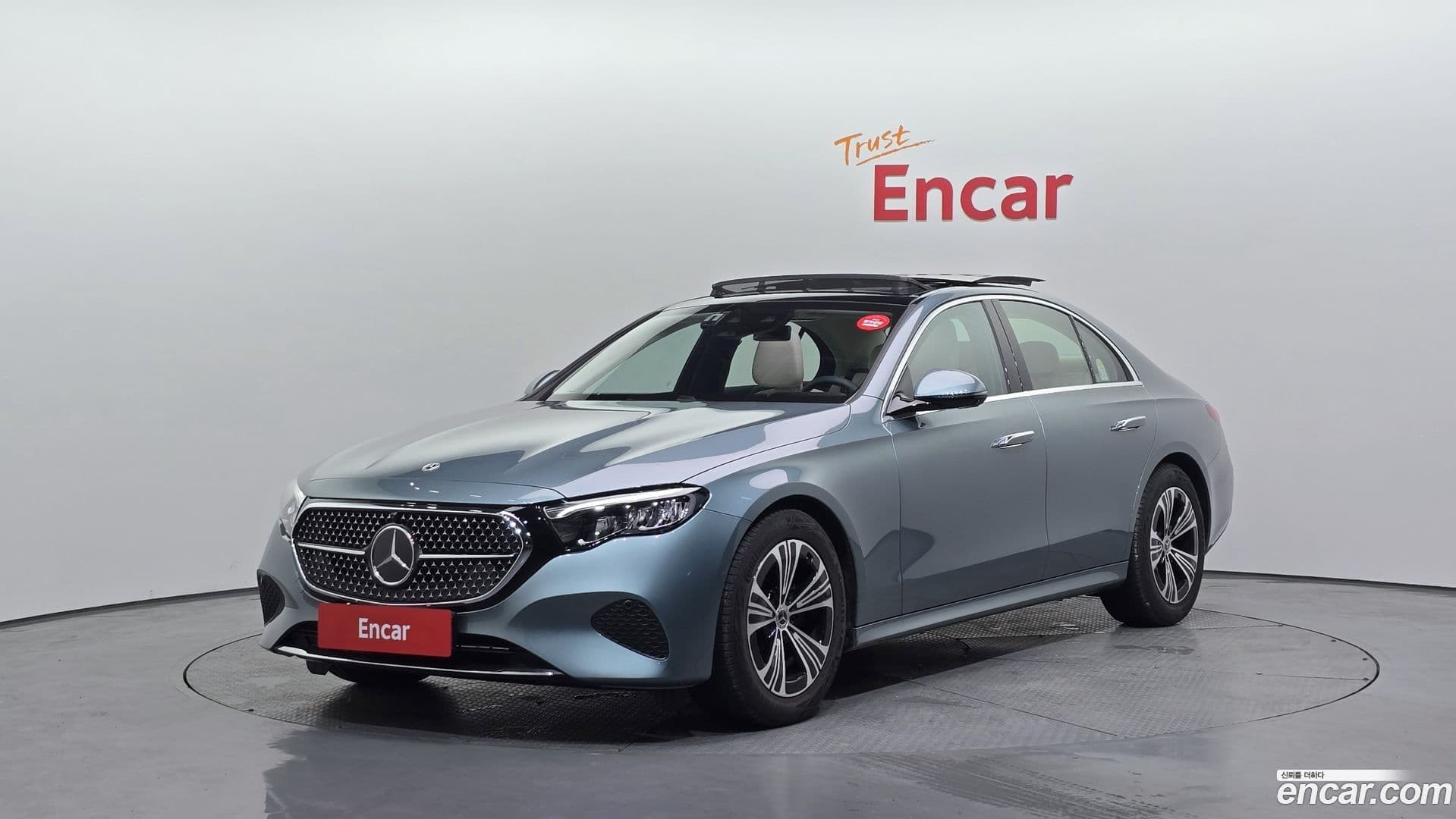 Main__Slider__Photo:E-Class Mercedes-Benz 2025.2-0