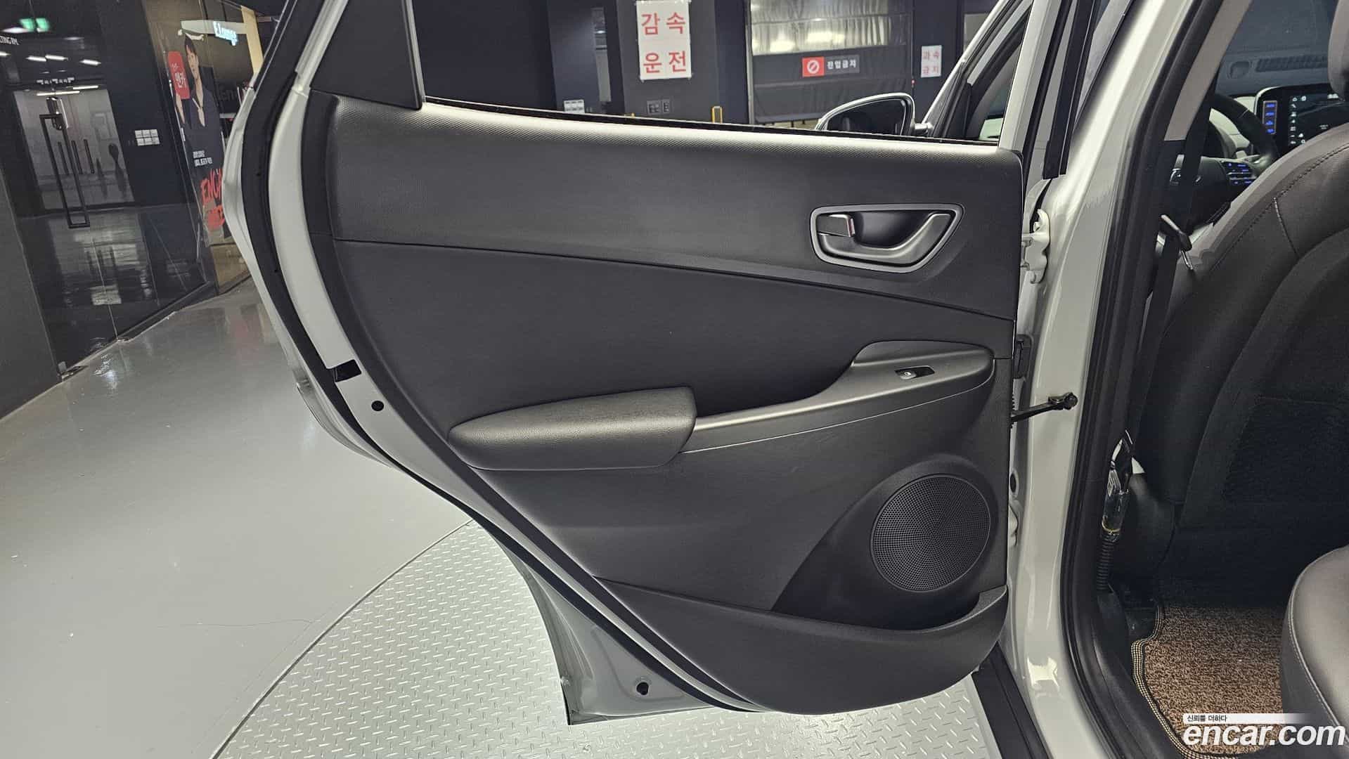 Kona Hyundai 2018.10-INNER-035