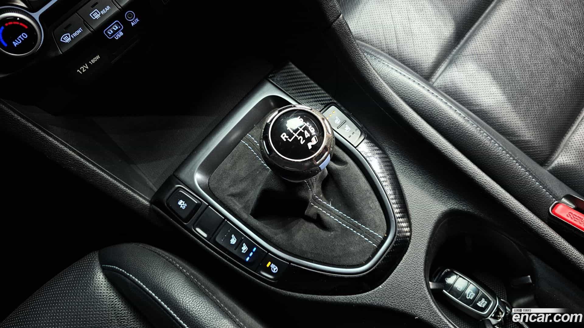 Veloster Hyundai 2018.7-INNER-009